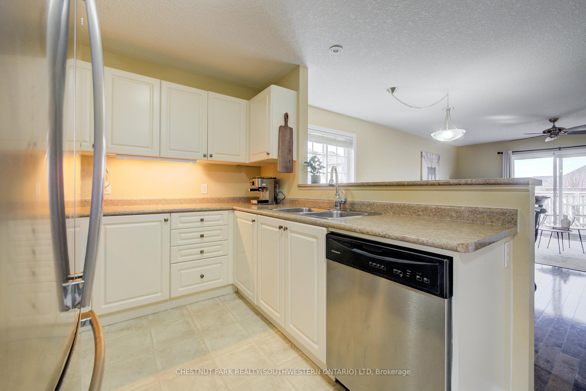 Photo 9 of 988 Zeller Crescent, Kitchener — HOMEH