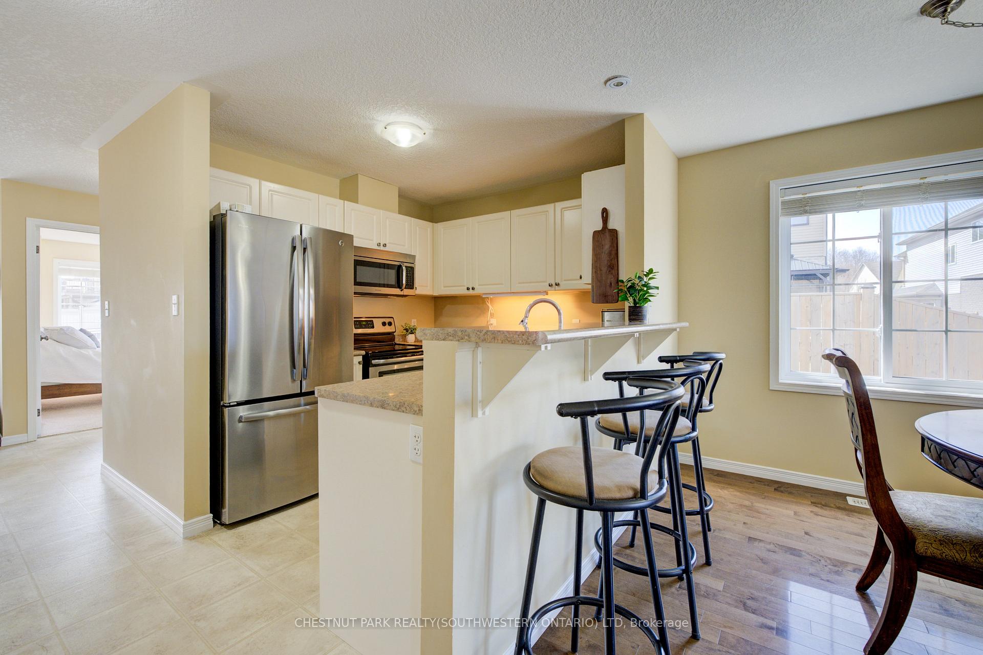 Photo 10 of 988 Zeller Crescent, Kitchener — HOMEH
