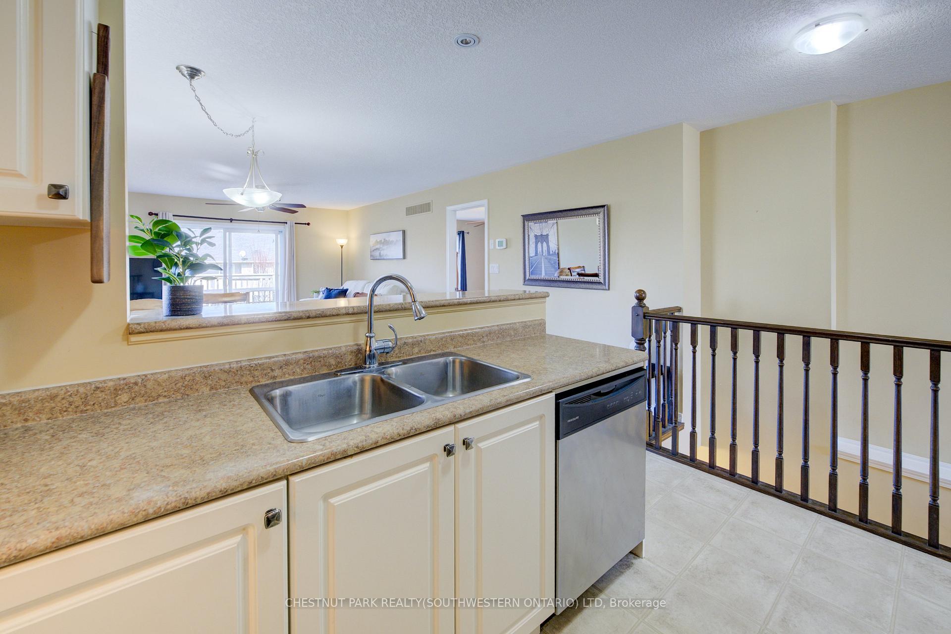 Photo 12 of 988 Zeller Crescent, Kitchener — HOMEH