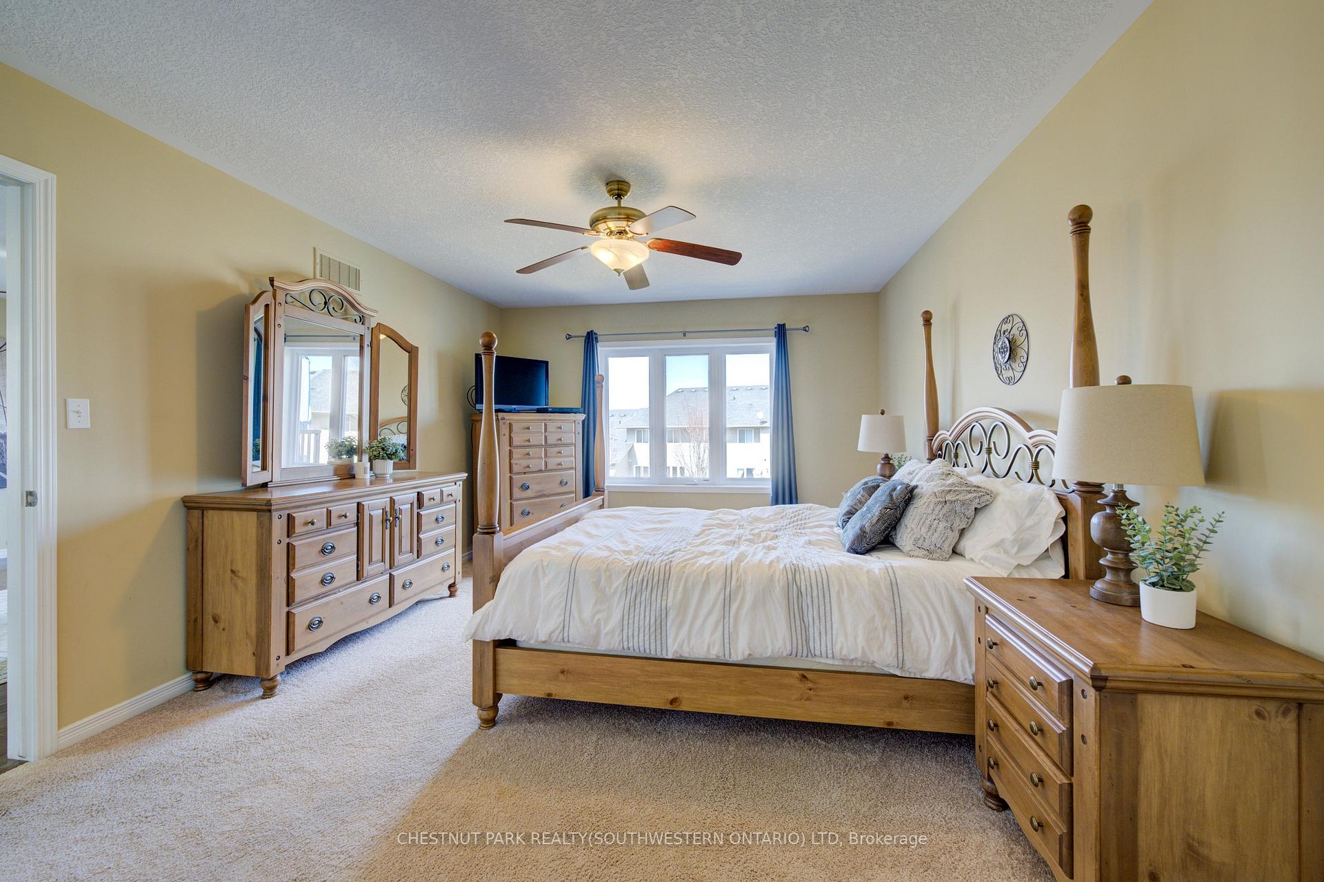 Photo 19 of 988 Zeller Crescent, Kitchener — HOMEH