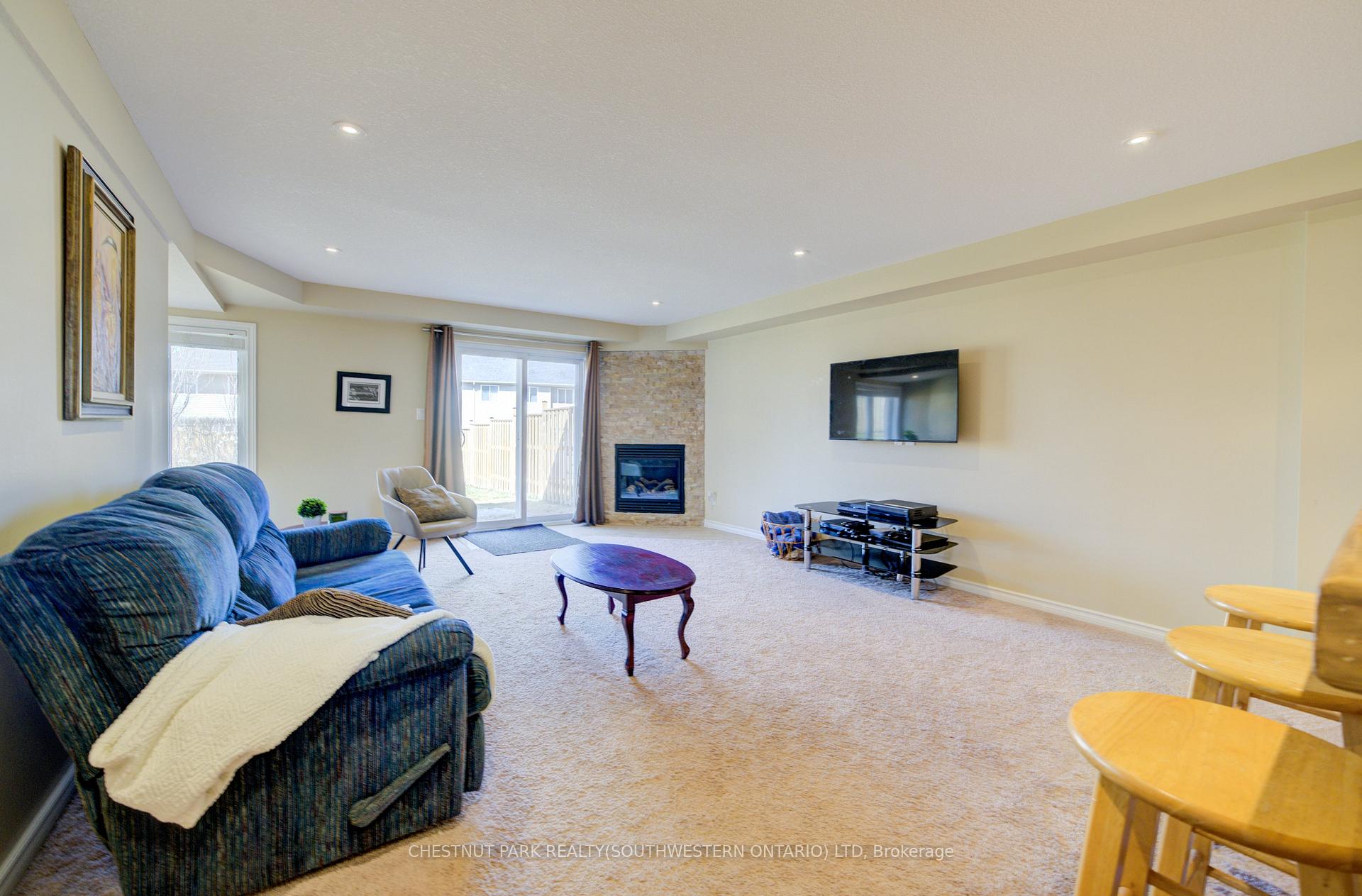 Photo 26 of 988 Zeller Crescent, Kitchener — HOMEH