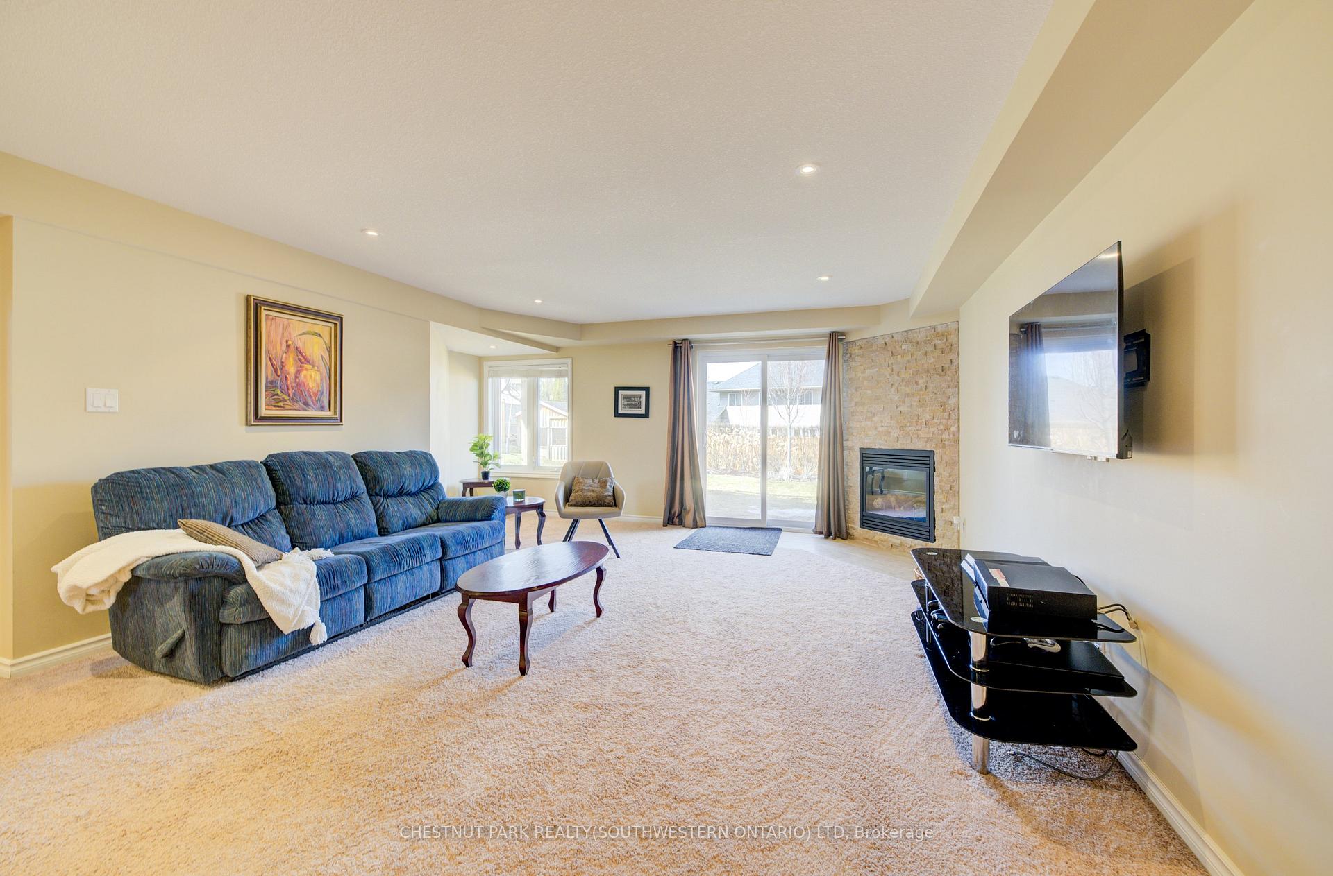 Photo 27 of 988 Zeller Crescent, Kitchener — HOMEH