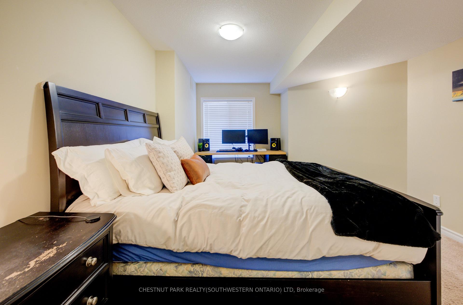 Photo 32 of 988 Zeller Crescent, Kitchener — HOMEH