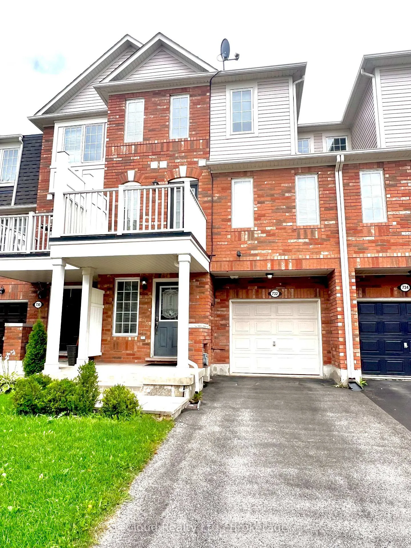 Photo 3 of 732 Shortreed Crescent, Milton, Coates — HOMEH