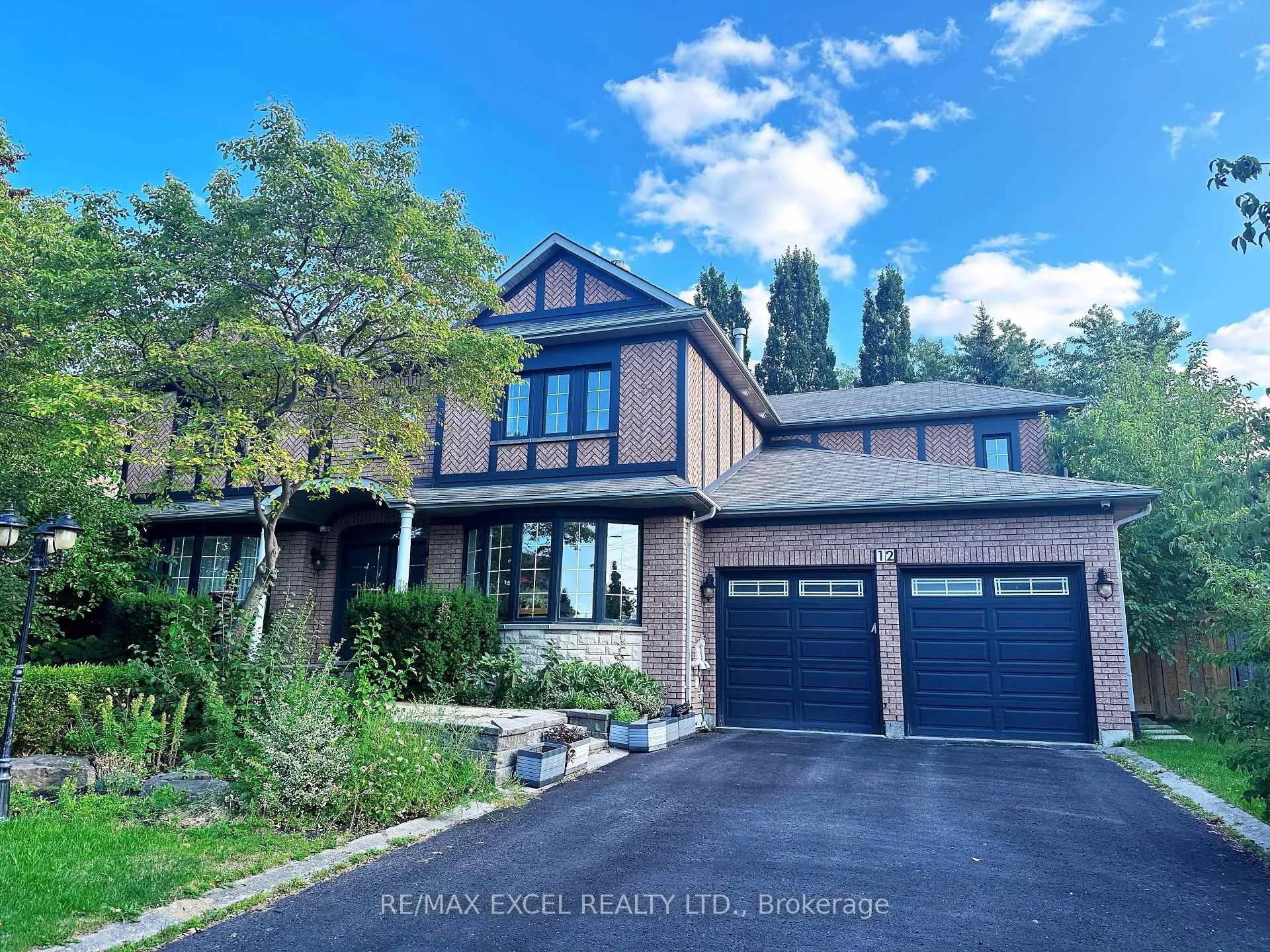 Photo 2 of 12 Moses Crescent, Markham, Cachet — HOMEH