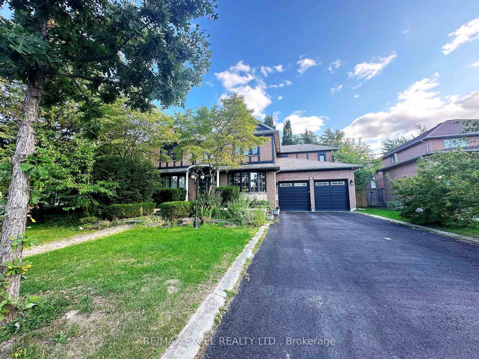 Photo 3 of 12 Moses Crescent, Markham, Cachet — HOMEH
