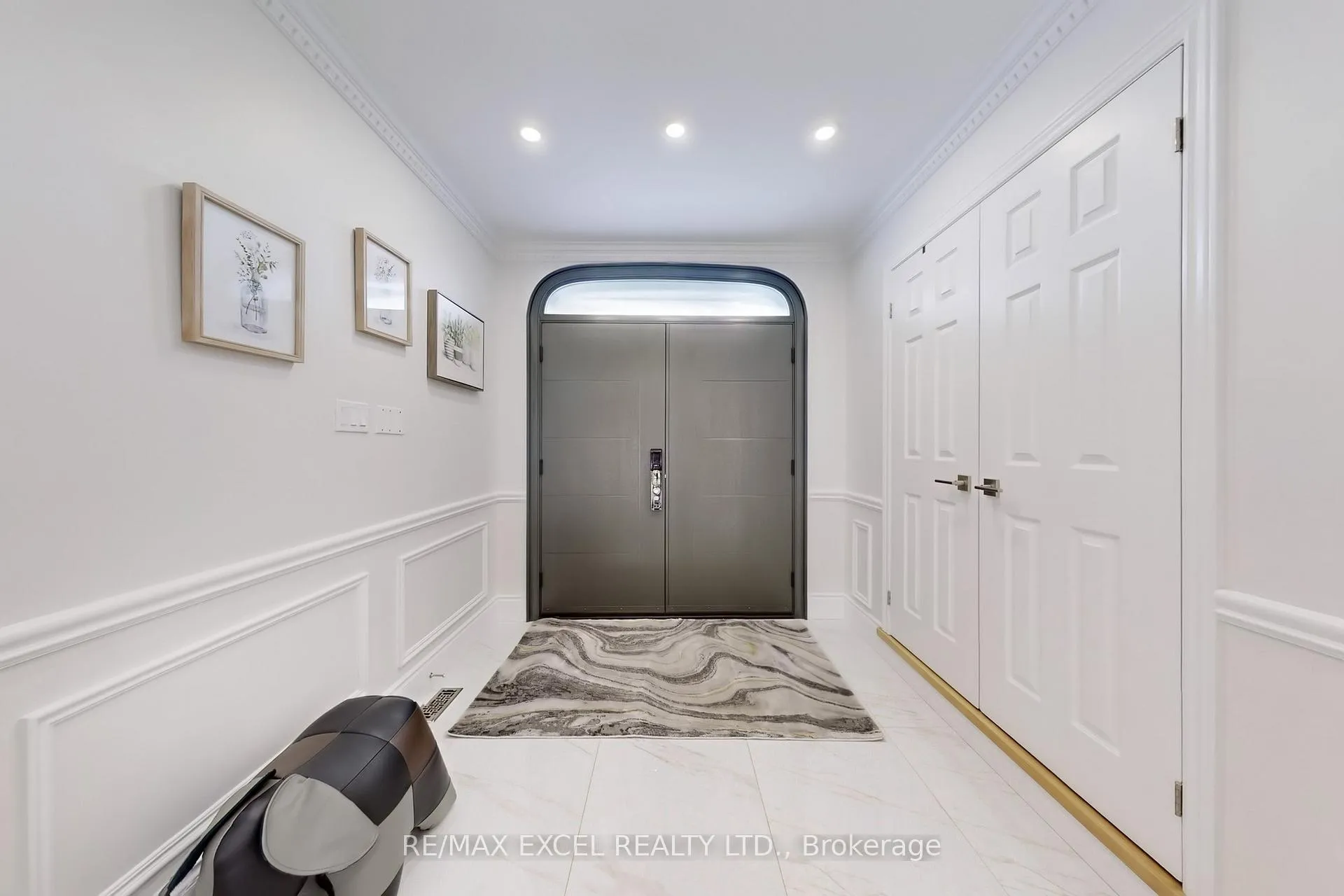 Photo 4 of 12 Moses Crescent, Markham, Cachet — HOMEH