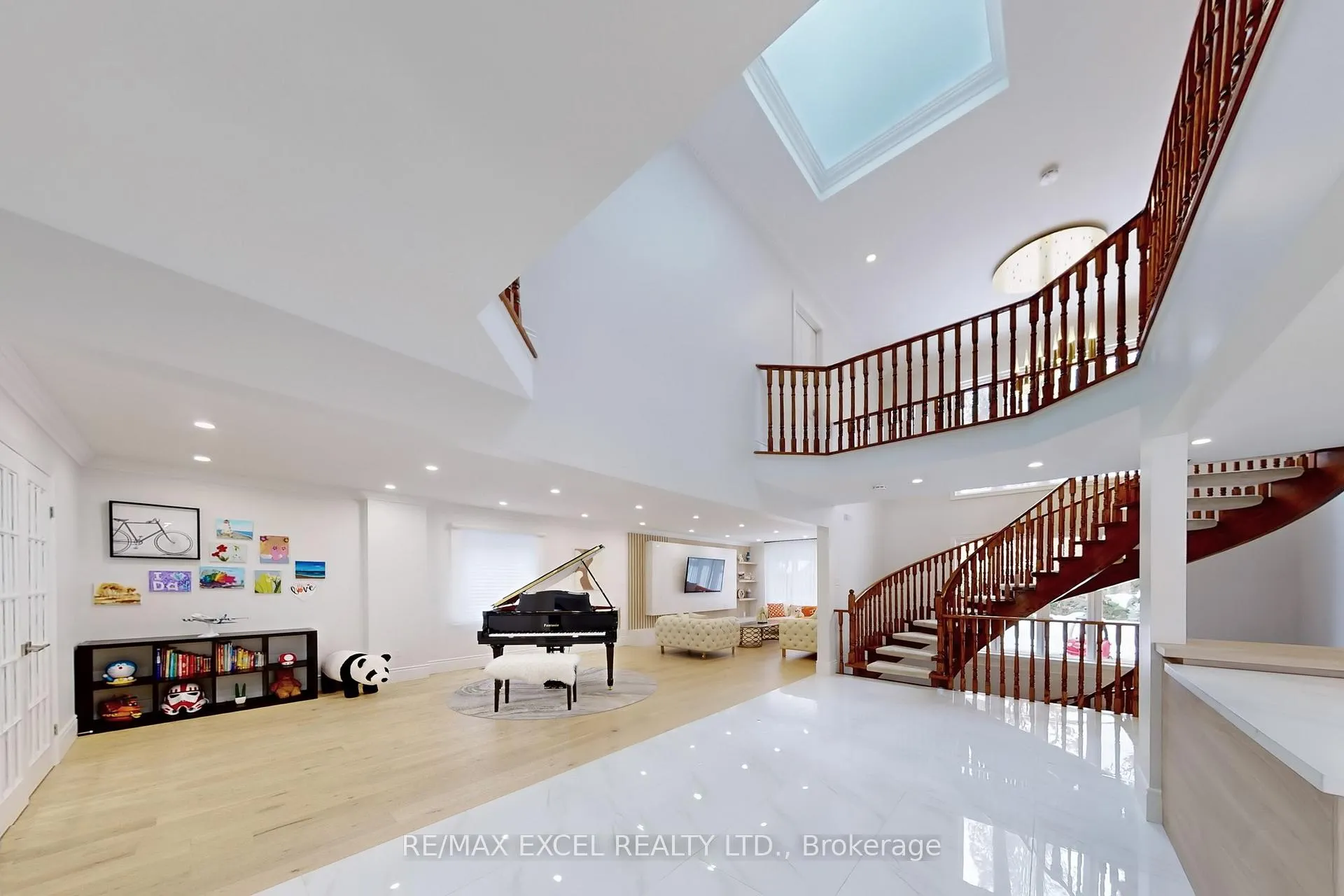 Photo 5 of 12 Moses Crescent, Markham, Cachet — HOMEH