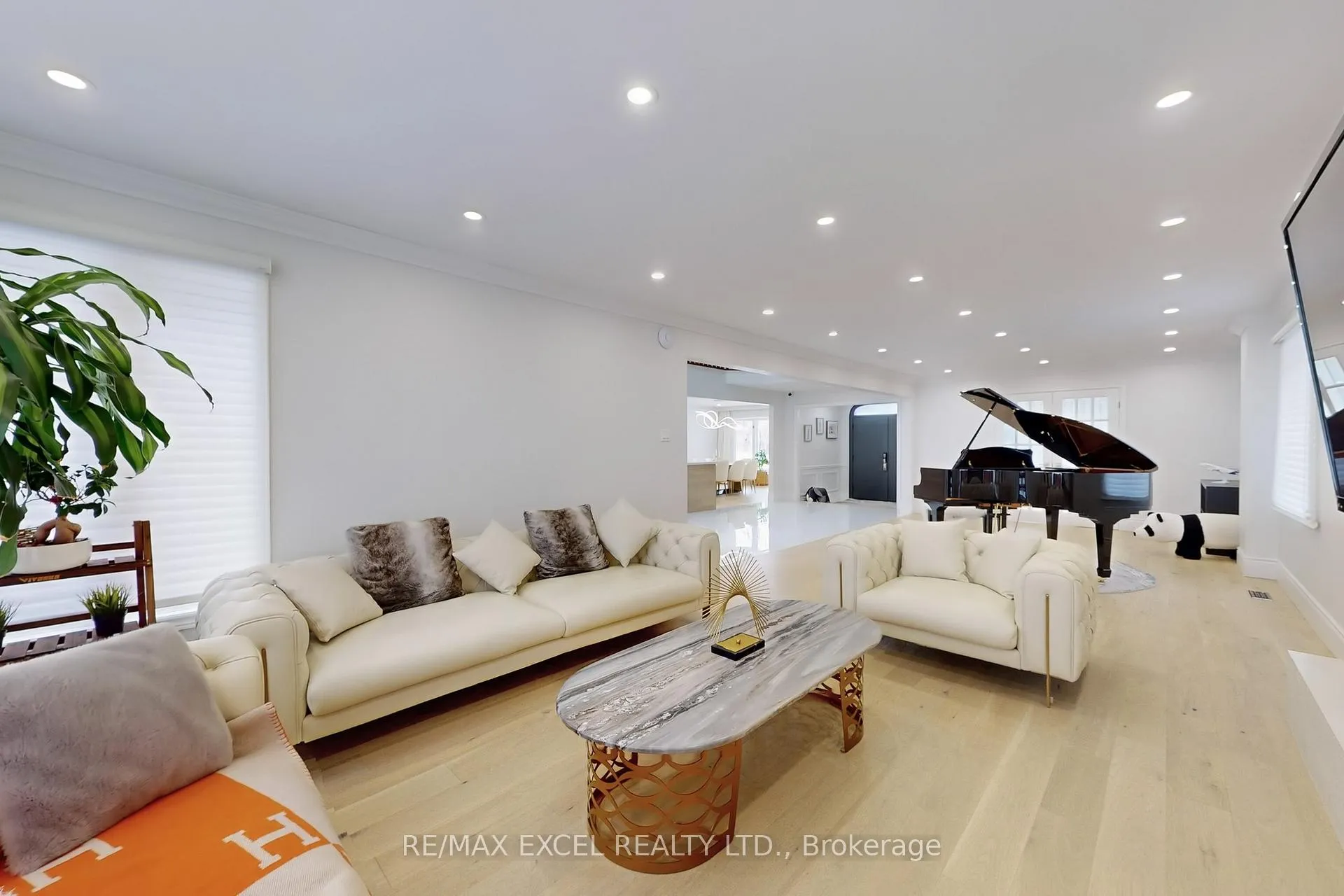 Photo 9 of 12 Moses Crescent, Markham, Cachet — HOMEH