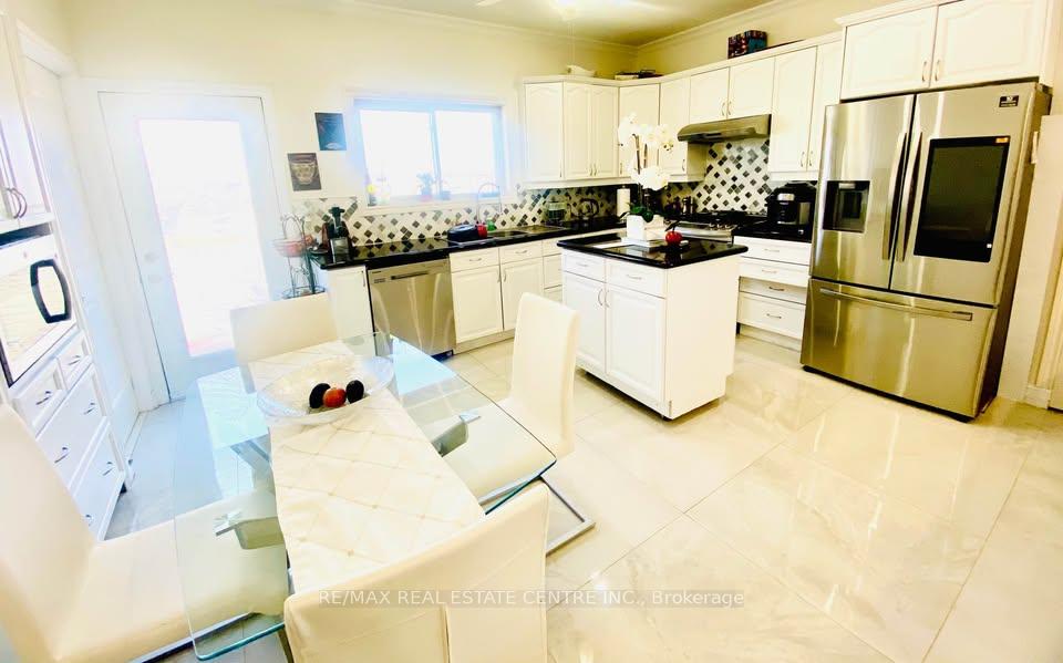 Photo 3 of Unit 201, 302 Grays Road, Hamilton, Stoney Creek — HOMEH