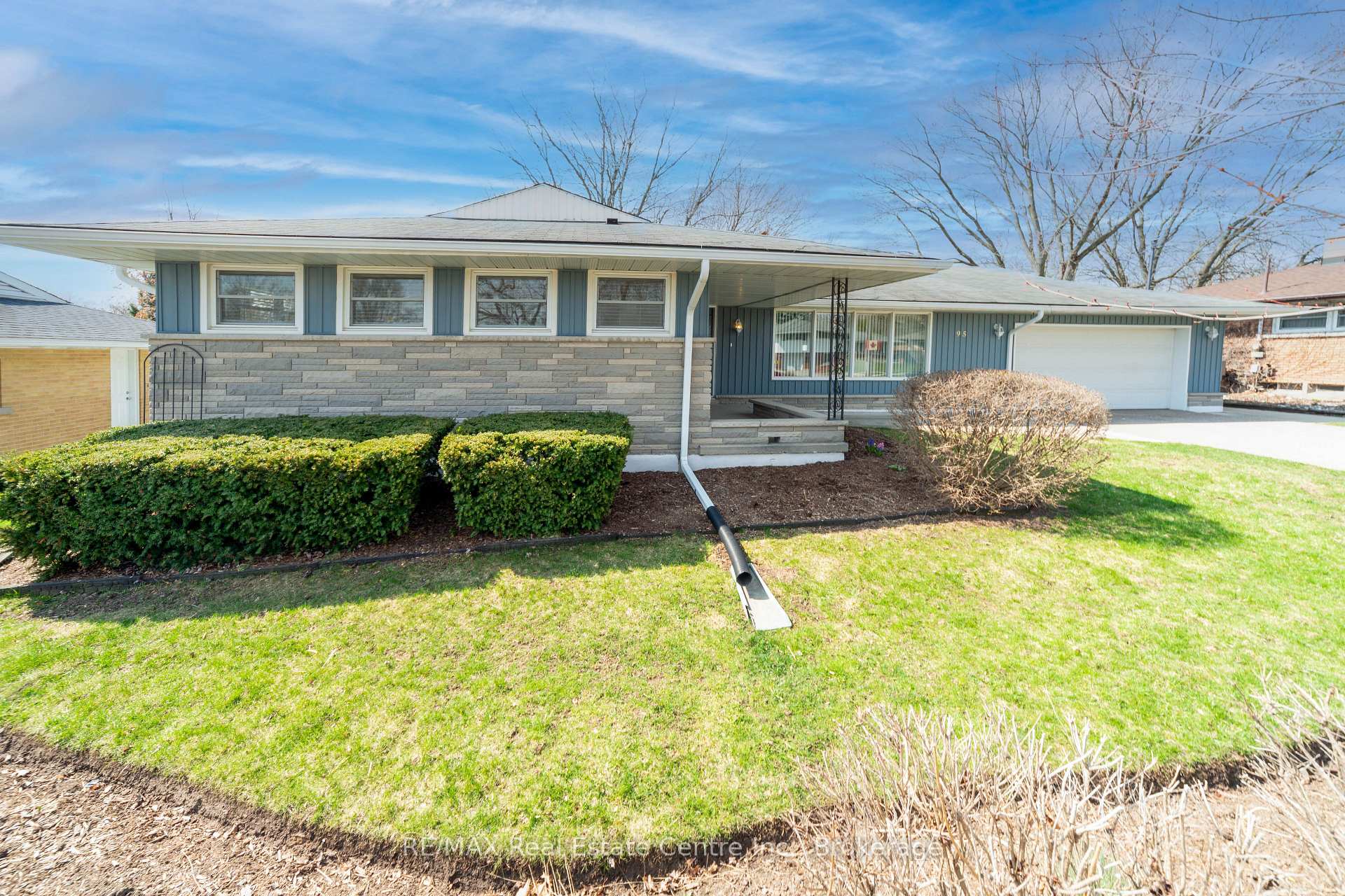 Photo 2 of 95 Blueridge Avenue, Kitchener — HOMEH