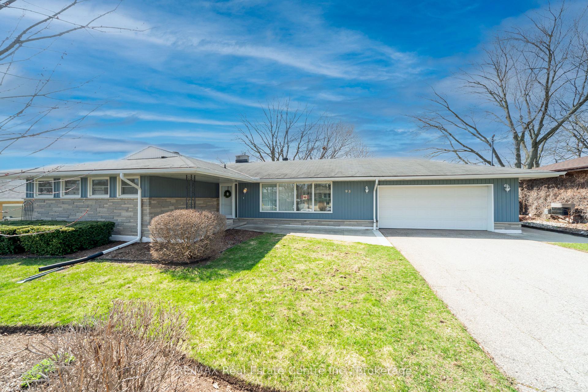 Photo 3 of 95 Blueridge Avenue, Kitchener — HOMEH
