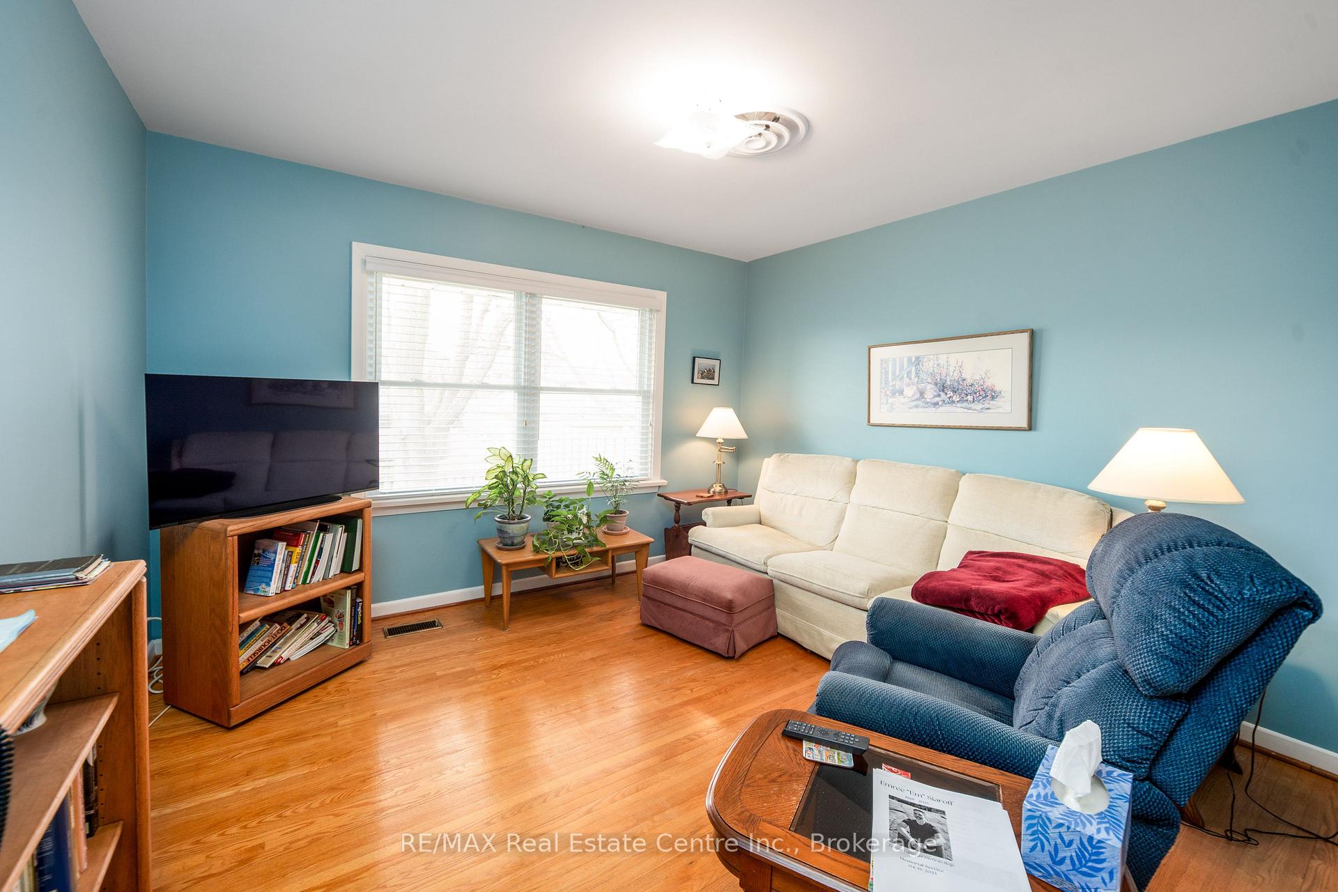 Photo 5 of 95 Blueridge Avenue, Kitchener — HOMEH