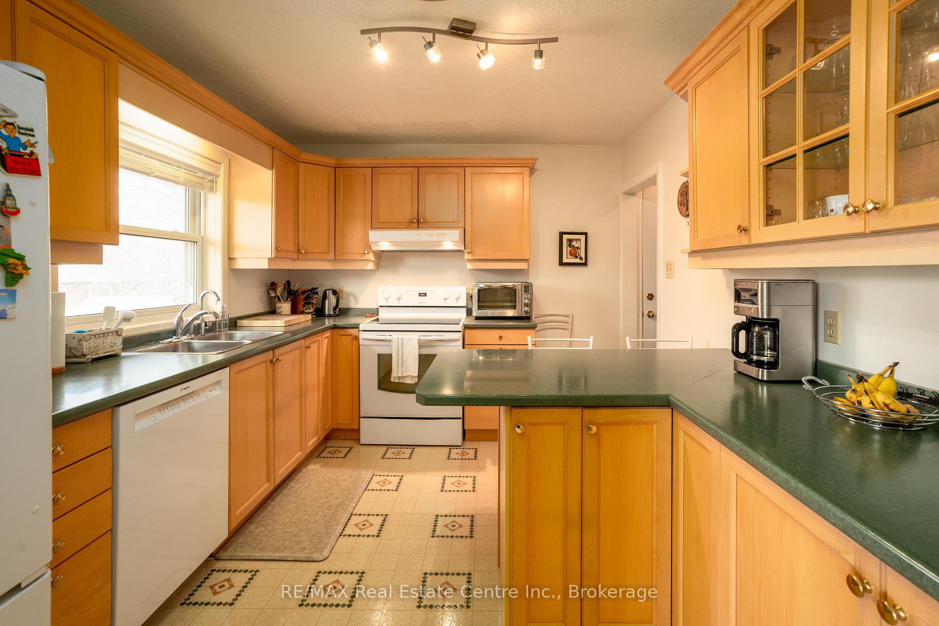 Photo 20 of 95 Blueridge Avenue, Kitchener — HOMEH