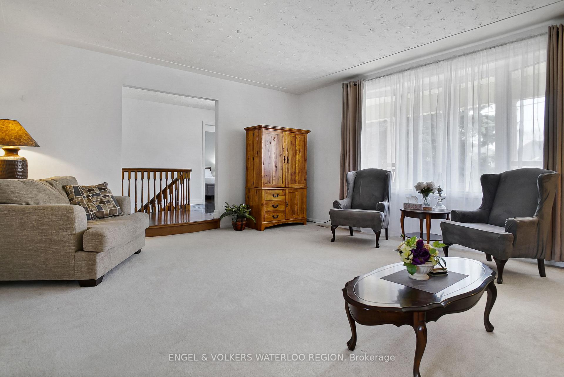 Photo 6 of 128 Carson Drive, Kitchener — HOMEH