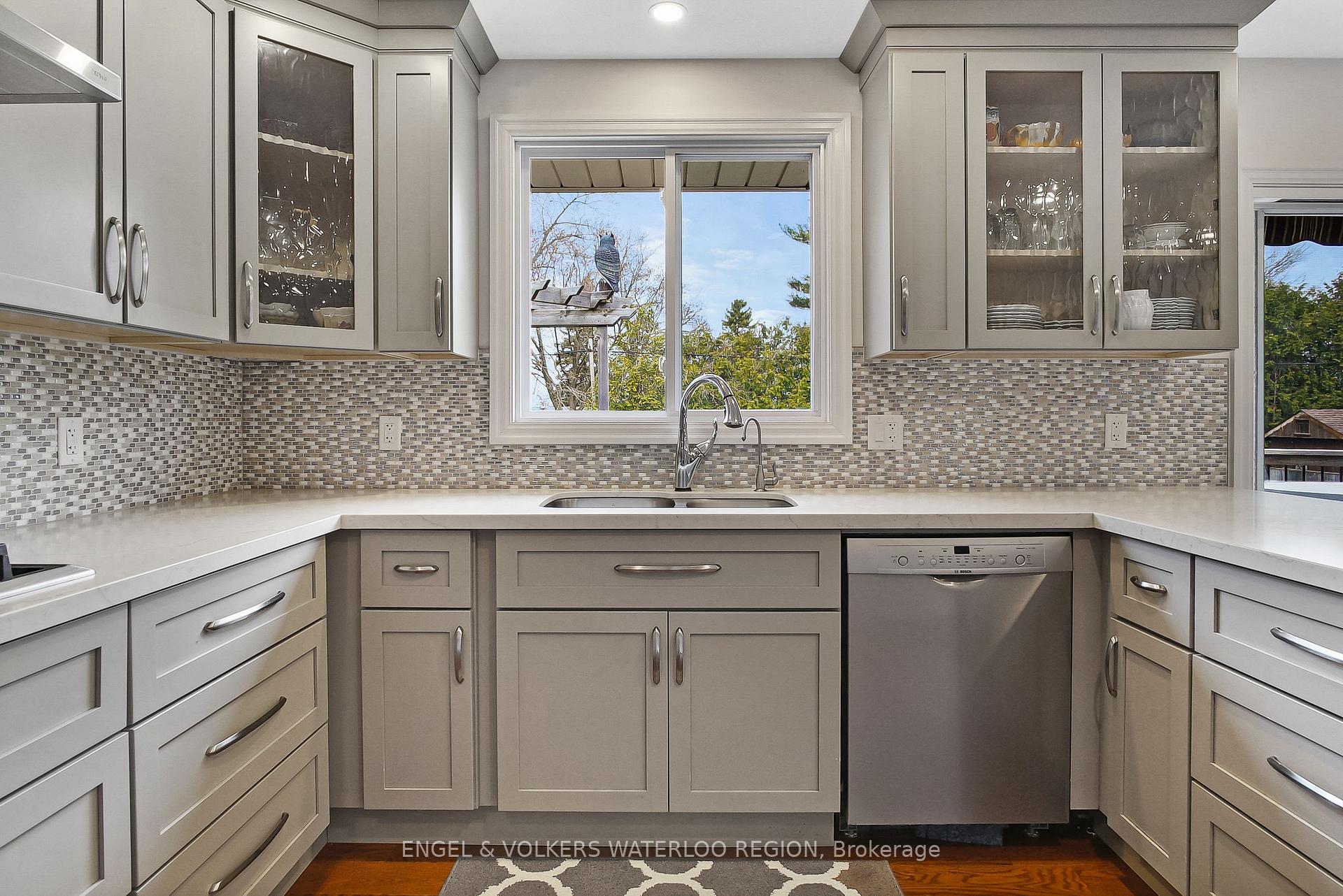 Photo 14 of 128 Carson Drive, Kitchener — HOMEH