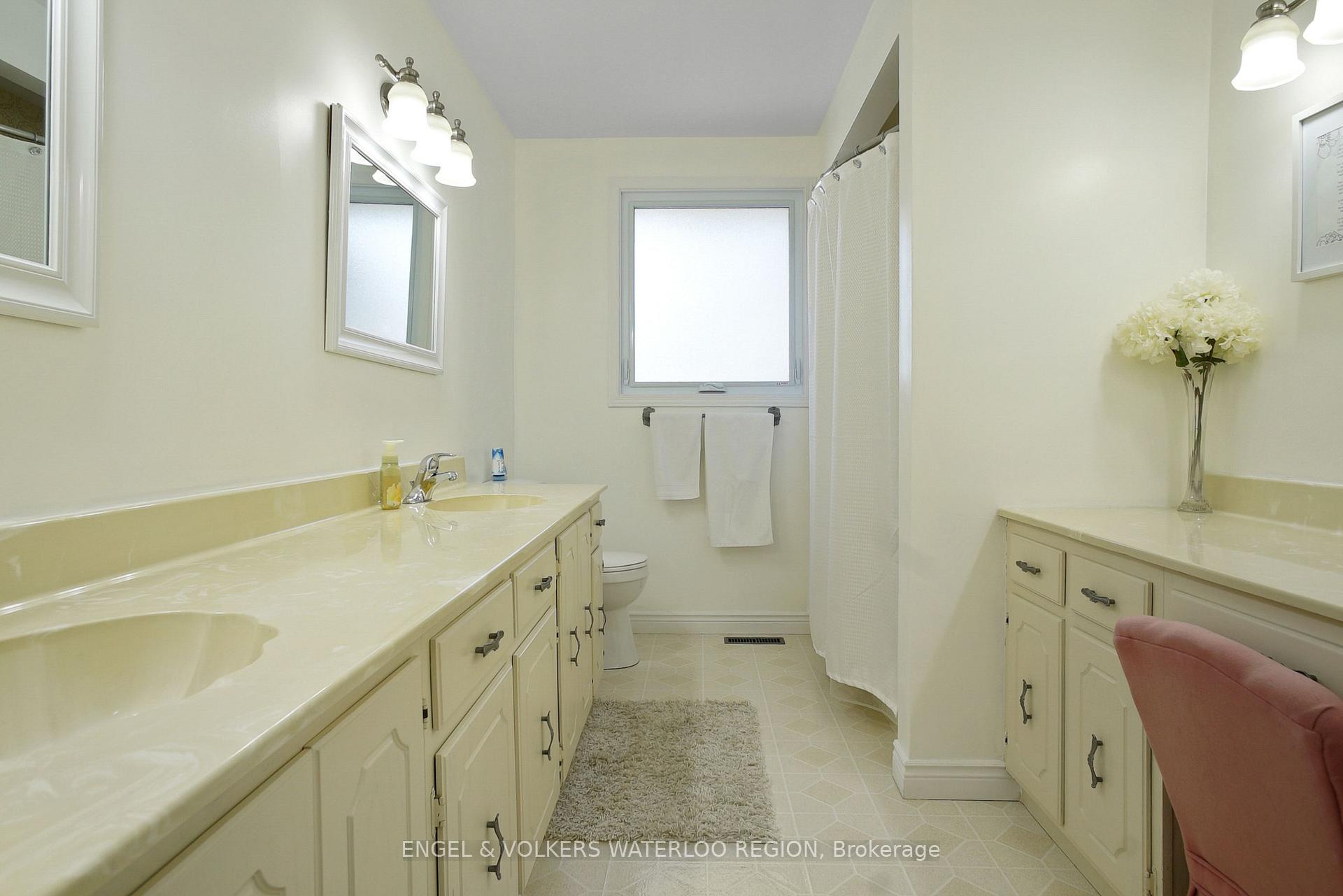 Photo 19 of 128 Carson Drive, Kitchener — HOMEH