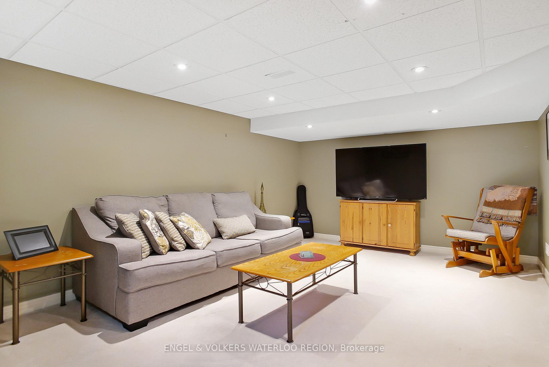 Photo 29 of 128 Carson Drive, Kitchener — HOMEH