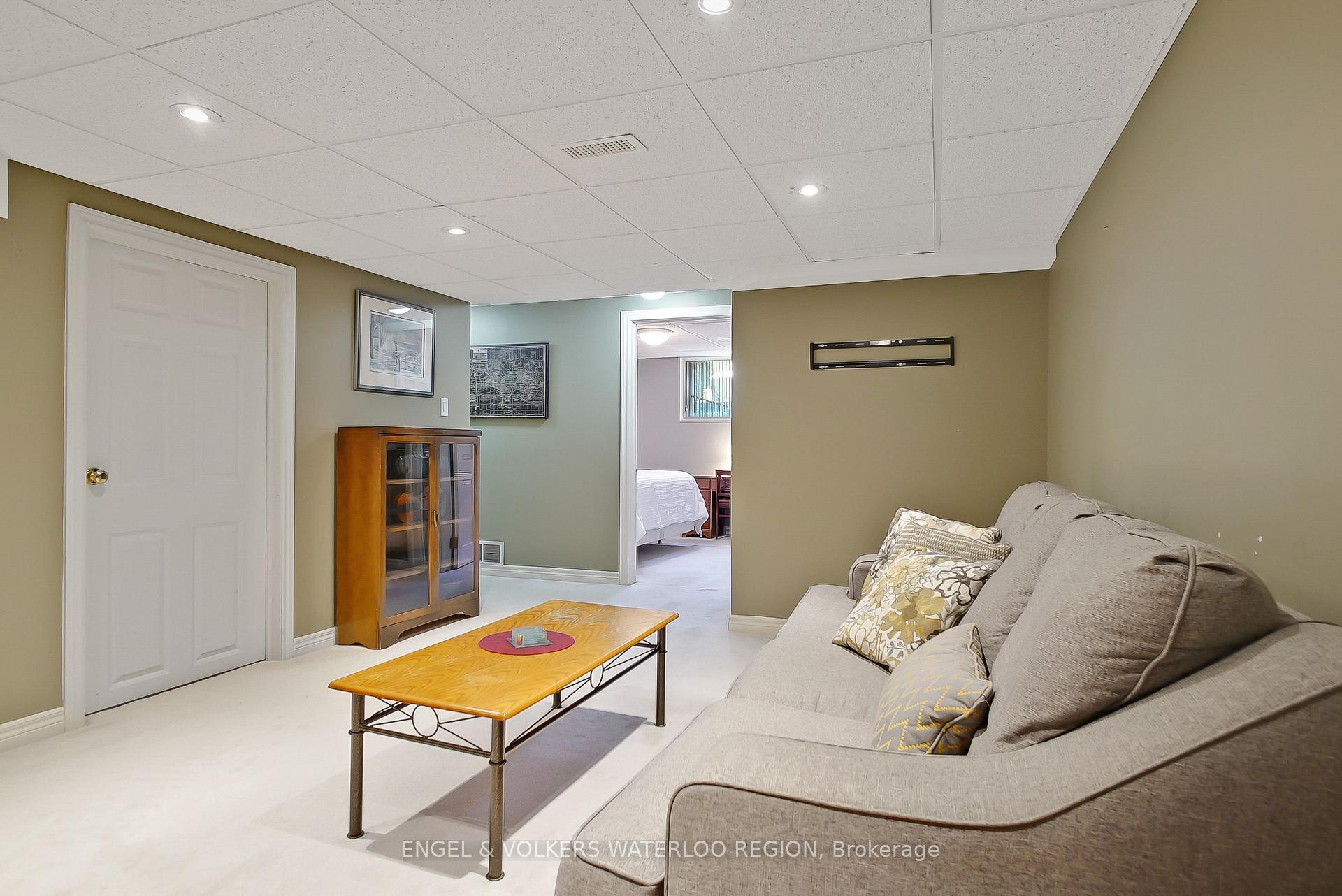 Photo 30 of 128 Carson Drive, Kitchener — HOMEH