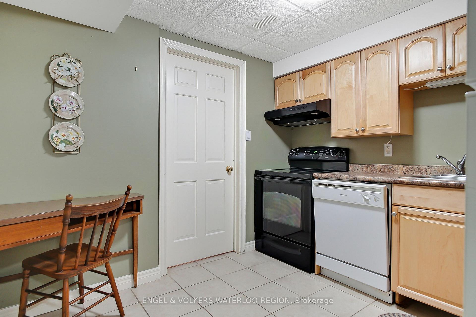Photo 31 of 128 Carson Drive, Kitchener — HOMEH