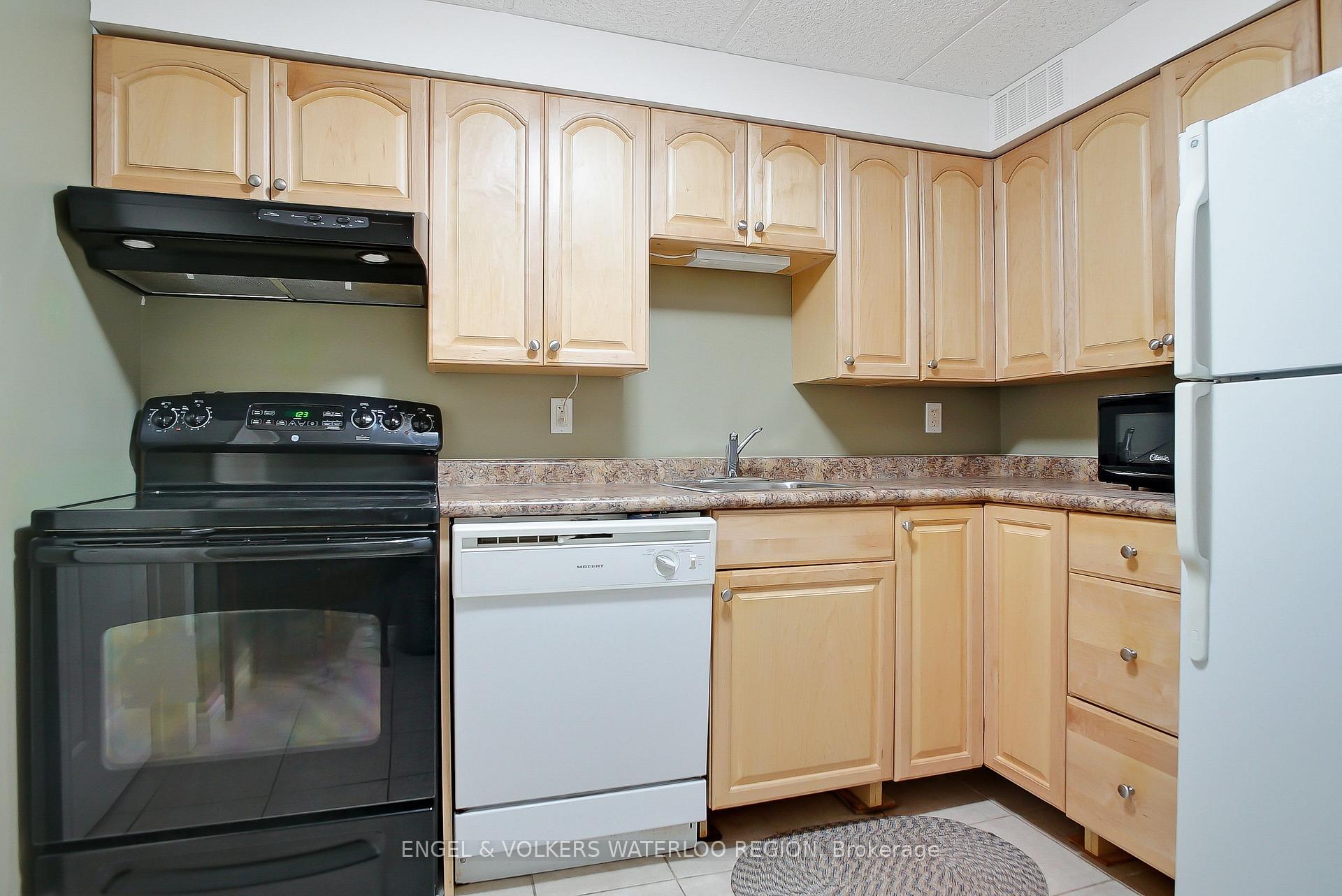 Photo 32 of 128 Carson Drive, Kitchener — HOMEH