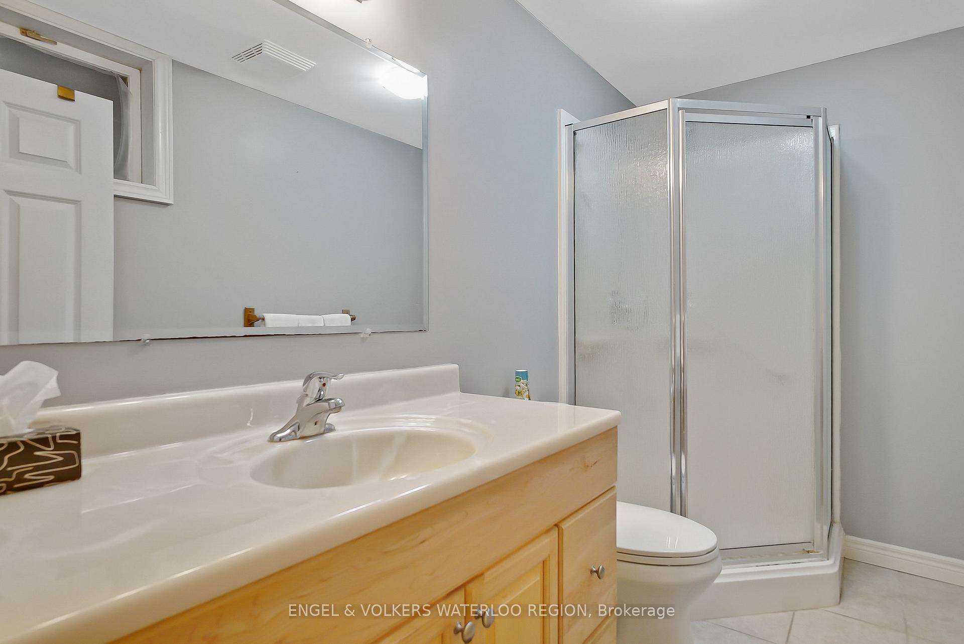 Photo 34 of 128 Carson Drive, Kitchener — HOMEH