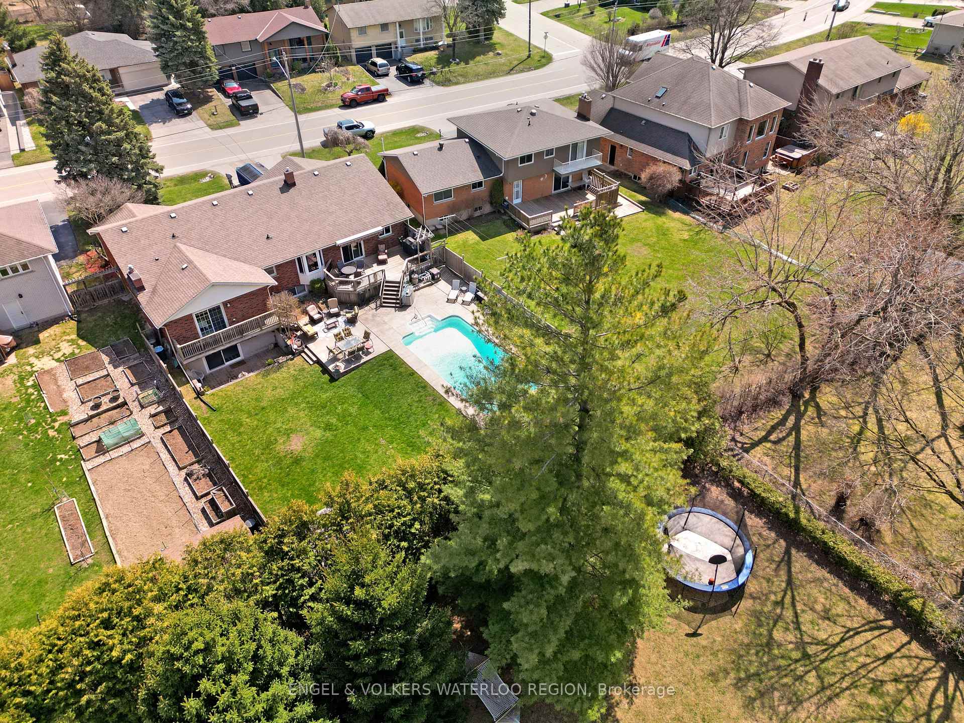 Photo 45 of 128 Carson Drive, Kitchener — HOMEH