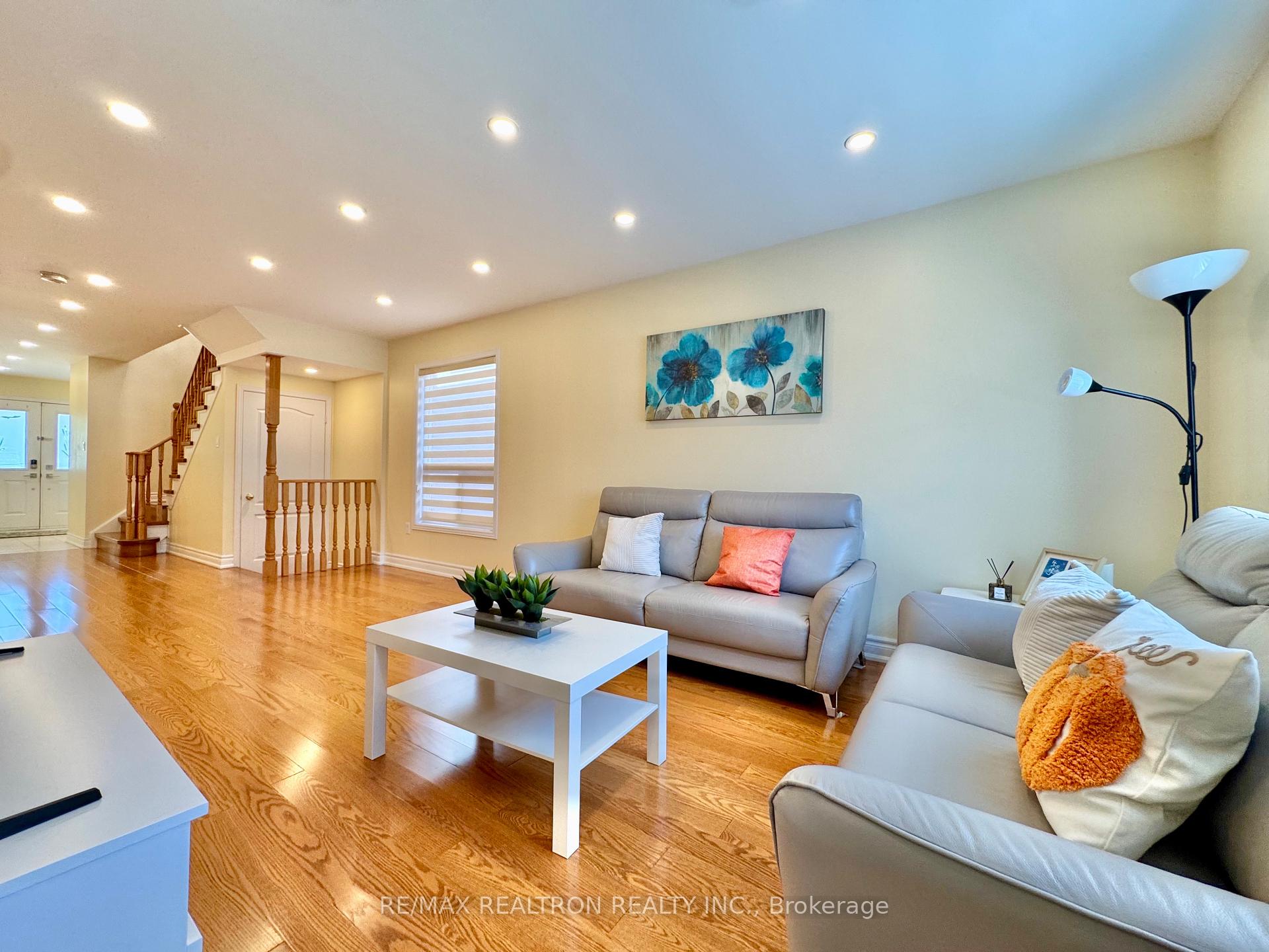 Photo 5 of 55 Devonwood Drive, Markham, Berczy — HOMEH
