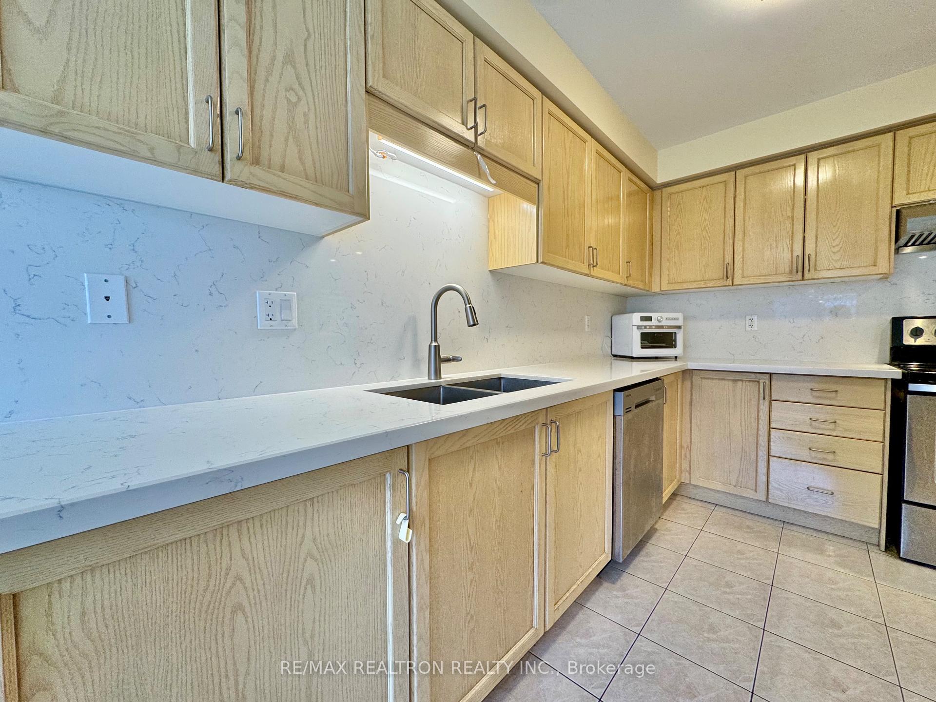 Photo 7 of 55 Devonwood Drive, Markham, Berczy — HOMEH