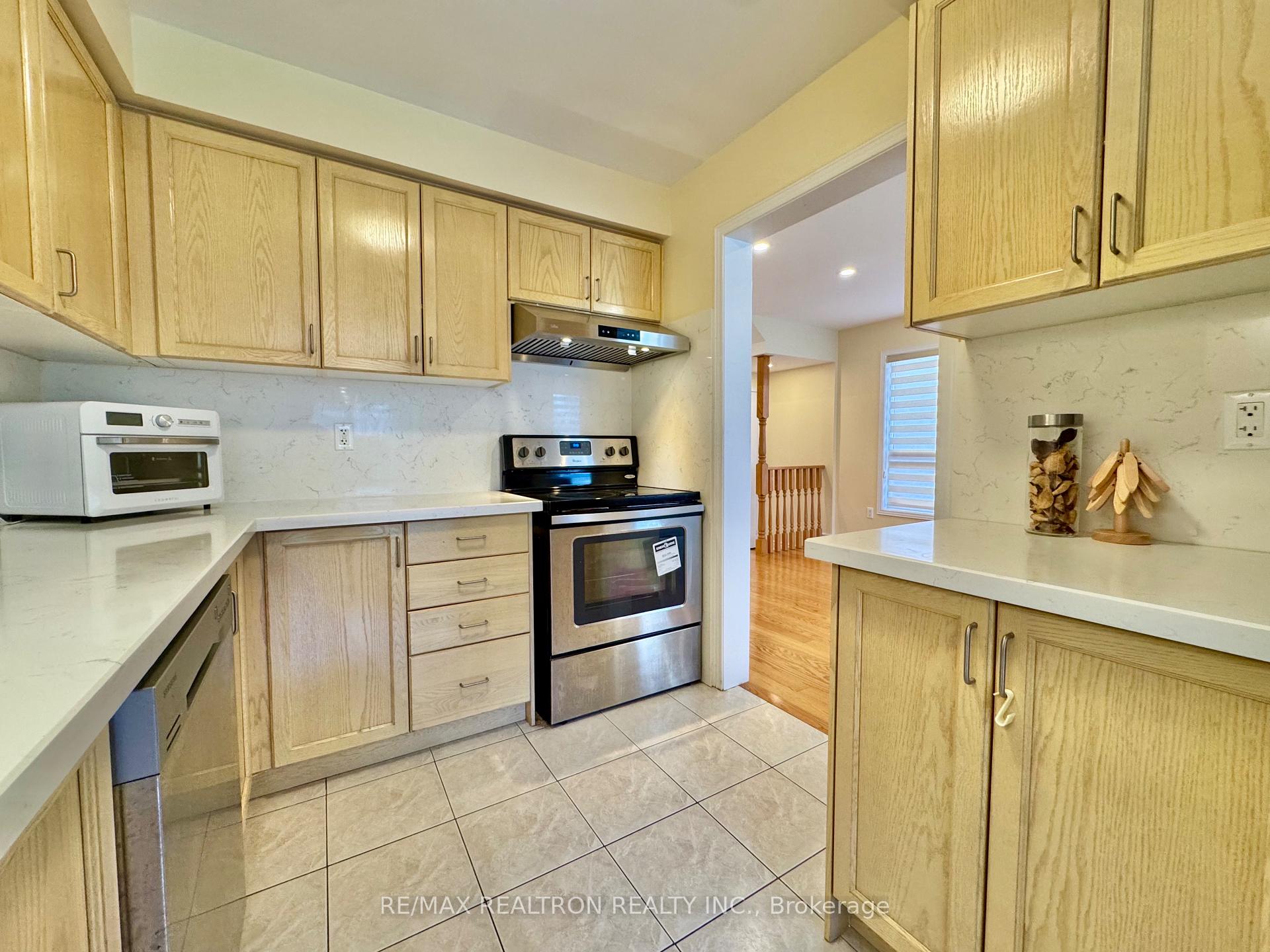 Photo 8 of 55 Devonwood Drive, Markham, Berczy — HOMEH