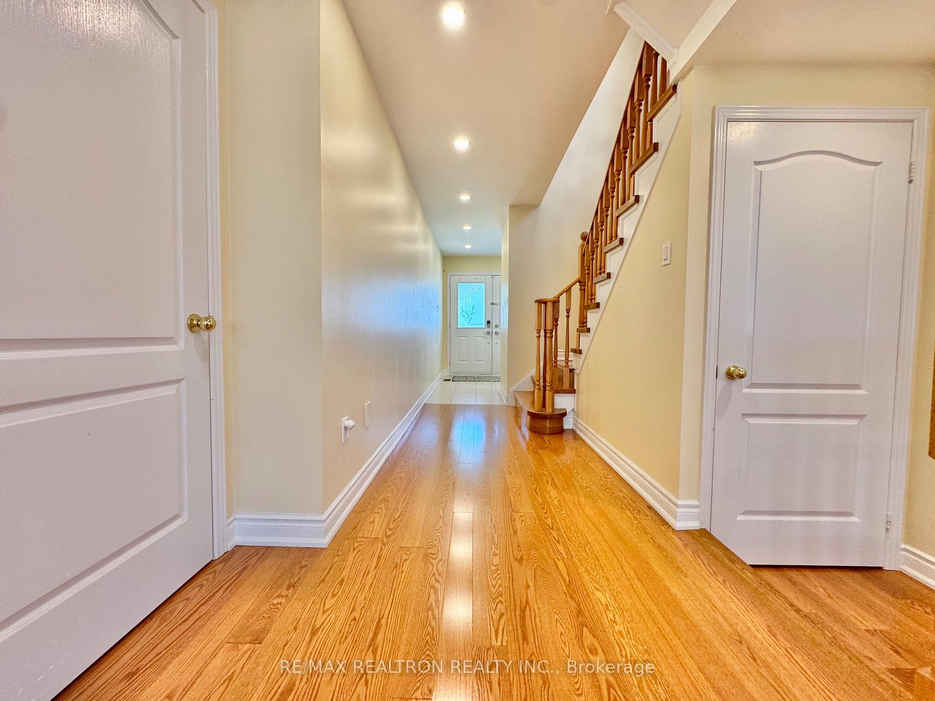 Photo 12 of 55 Devonwood Drive, Markham, Berczy — HOMEH