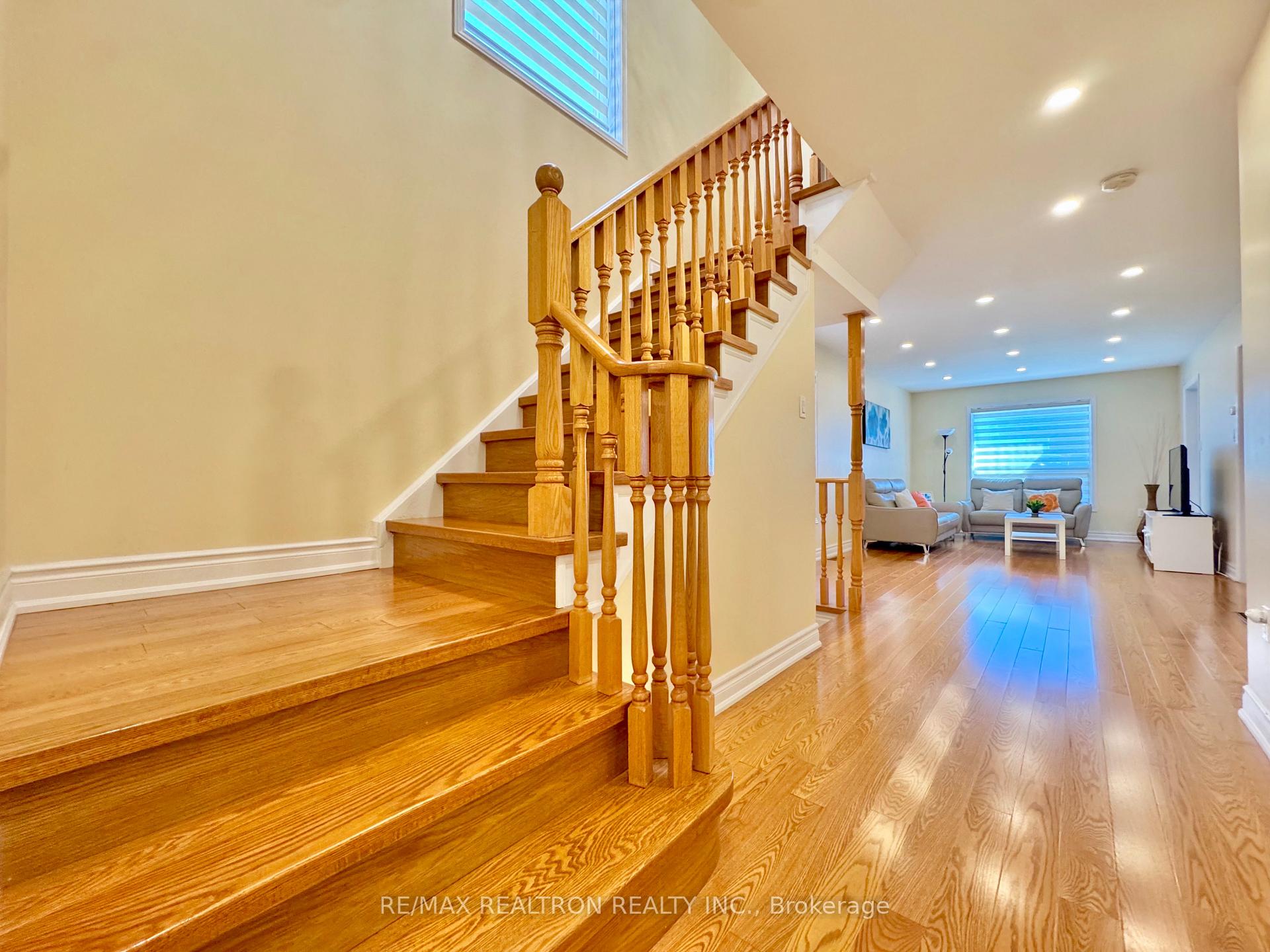 Photo 13 of 55 Devonwood Drive, Markham, Berczy — HOMEH