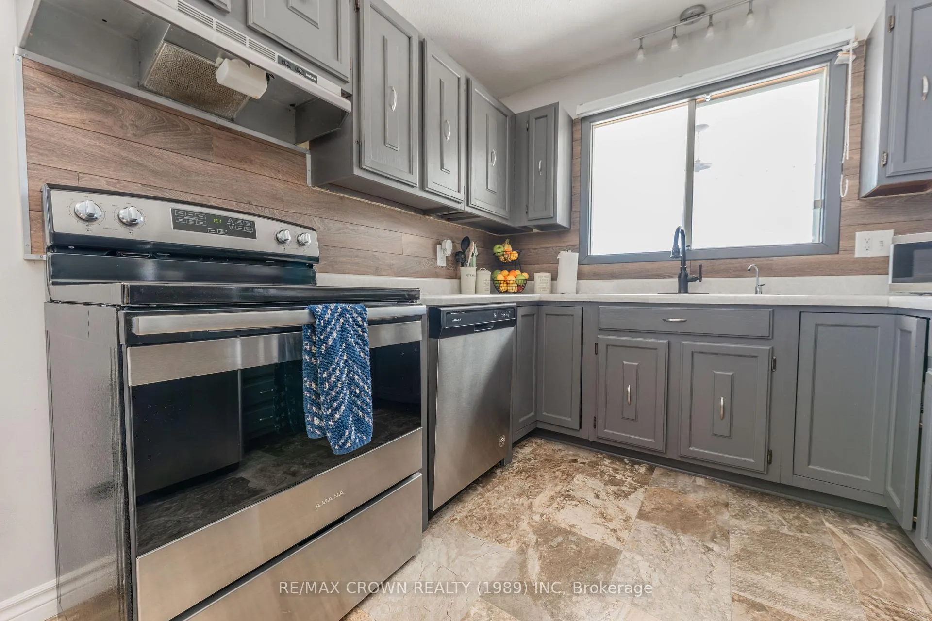 Photo 4 of 18 Cartier Avenue, Kapuskasing — HOMEH