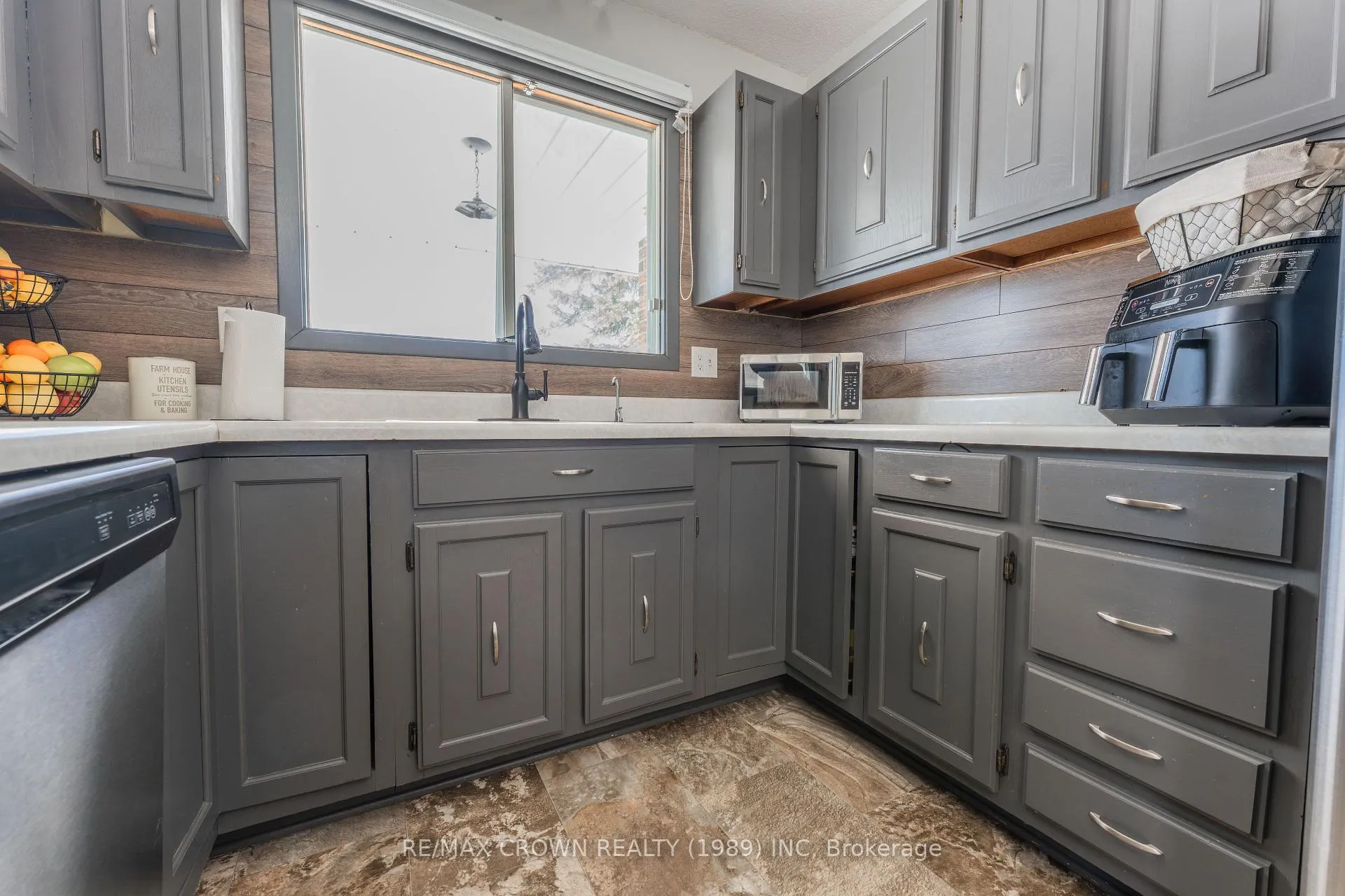 Photo 5 of 18 Cartier Avenue, Kapuskasing — HOMEH