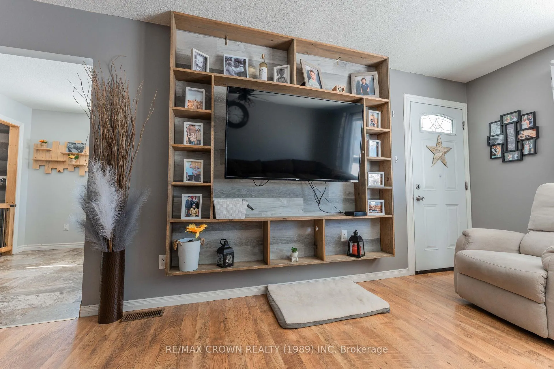 Photo 10 of 18 Cartier Avenue, Kapuskasing — HOMEH