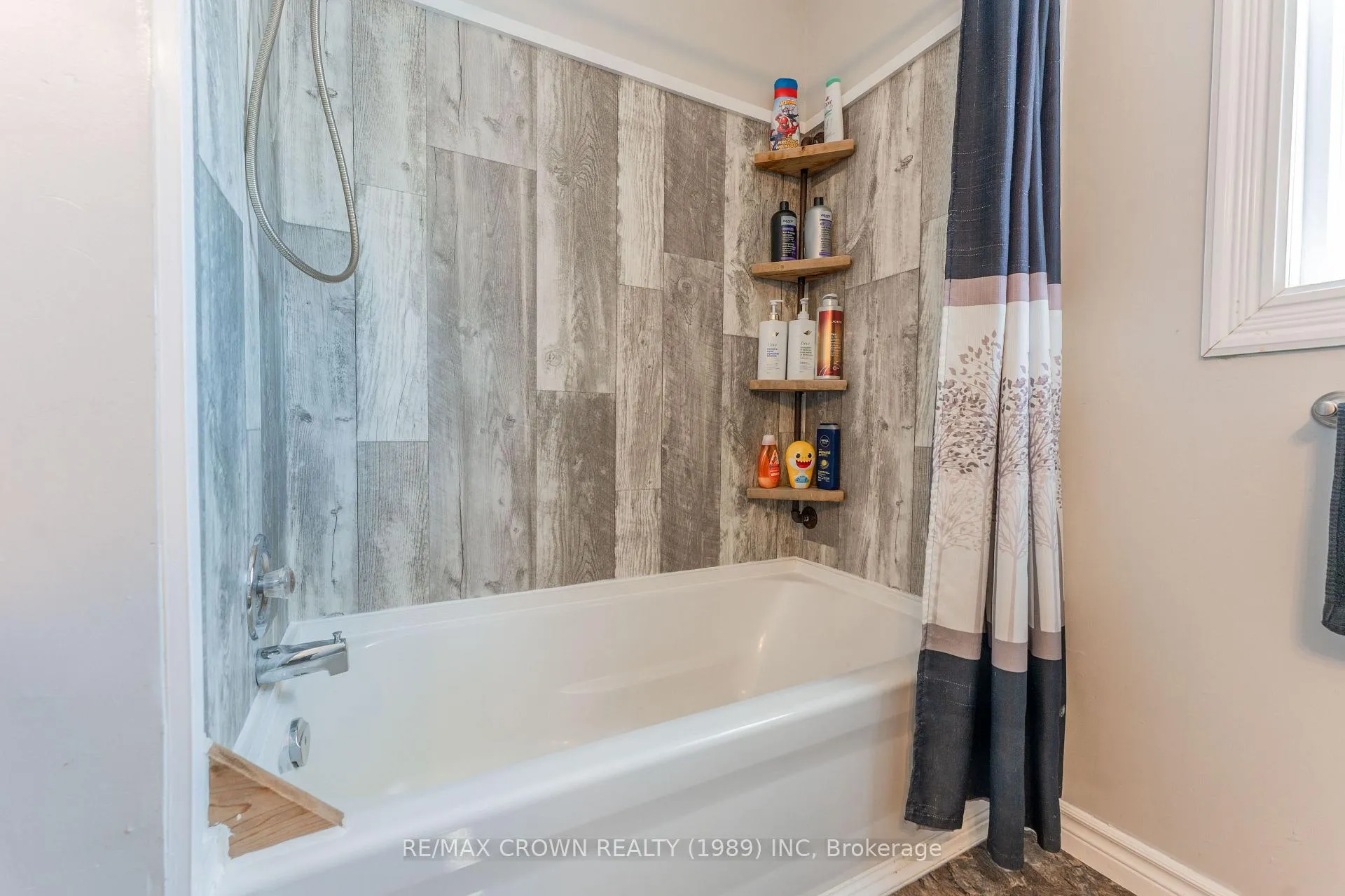 Photo 25 of 18 Cartier Avenue, Kapuskasing — HOMEH
