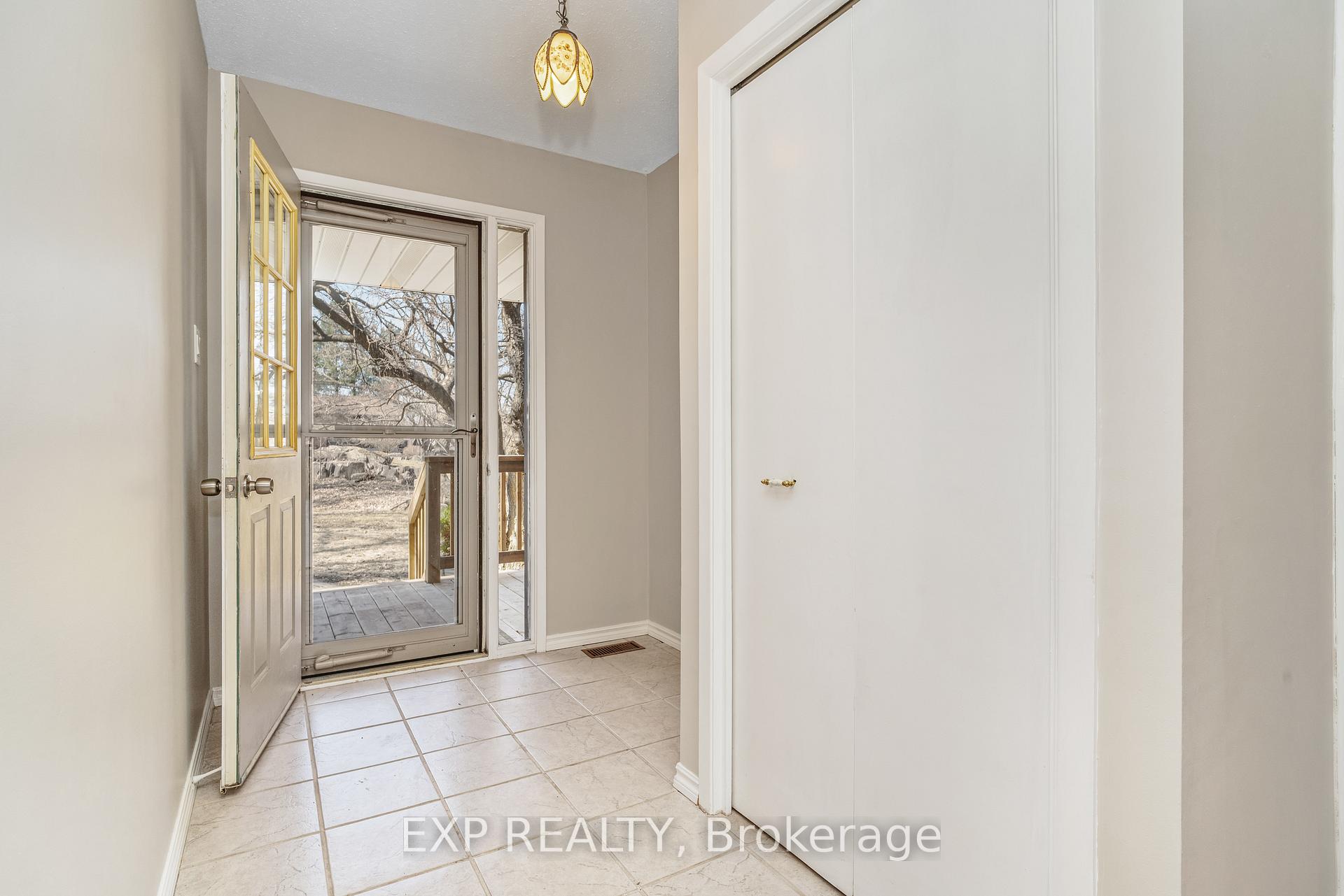 Photo 3 of 27 Tiffany Crescent, Ottawa, Kanata - Beaverbrook — HOMEH