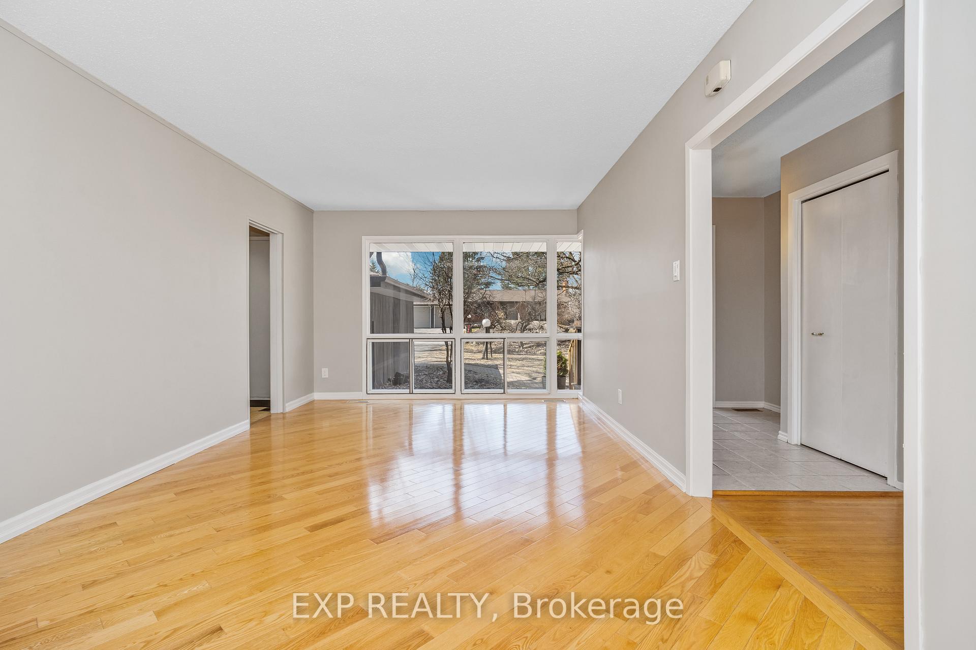Photo 8 of 27 Tiffany Crescent, Ottawa, Kanata - Beaverbrook — HOMEH