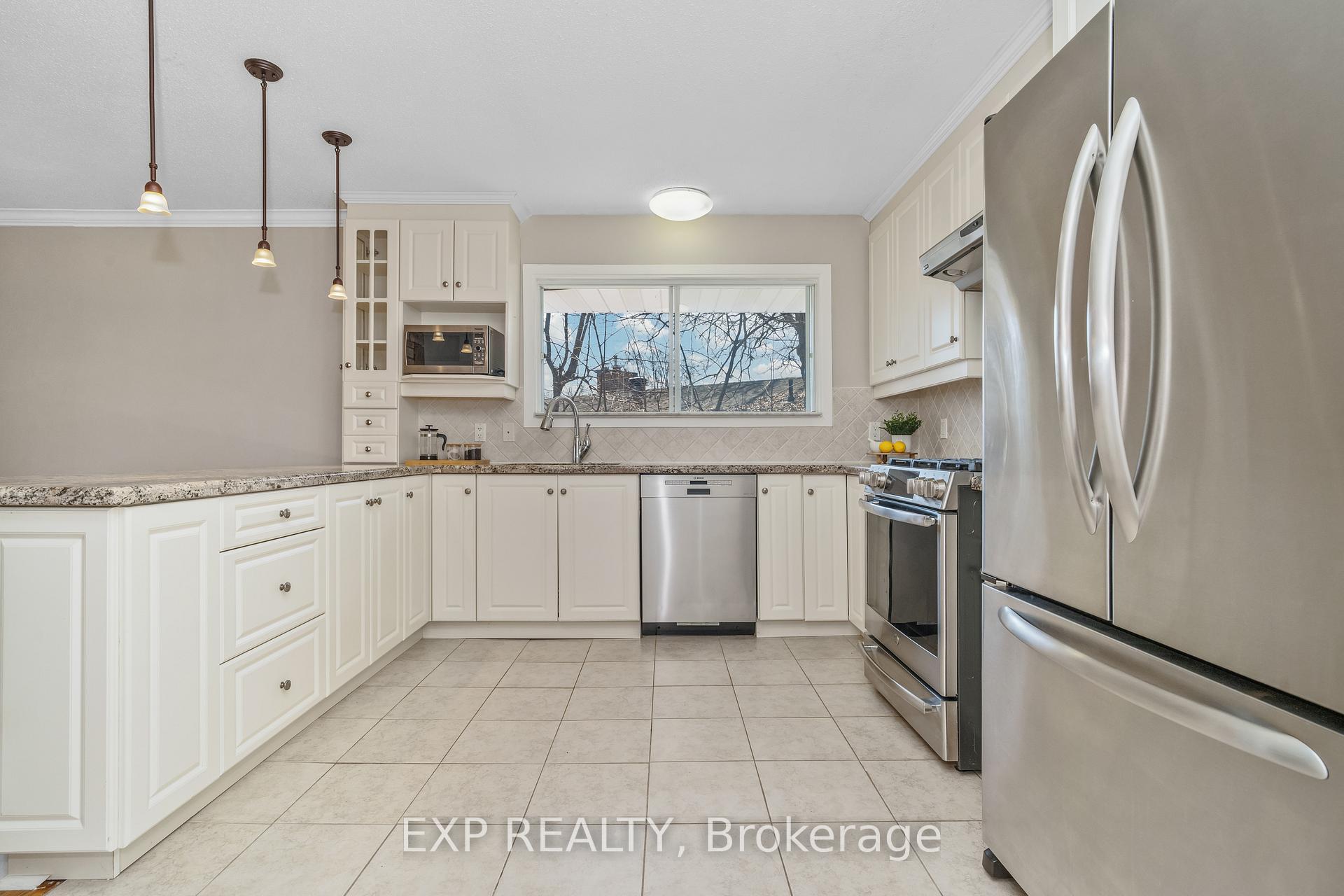 Photo 19 of 27 Tiffany Crescent, Ottawa, Kanata - Beaverbrook — HOMEH