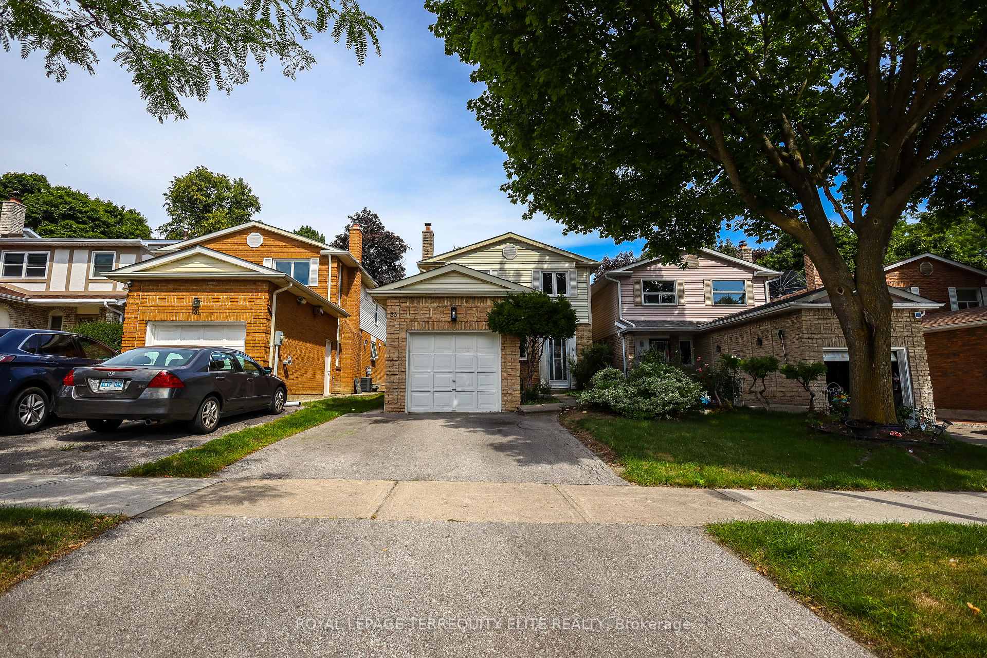 Photo 2 of 33 Tamarack Drive, Markham, Aileen-Willowbrook — HOMEH