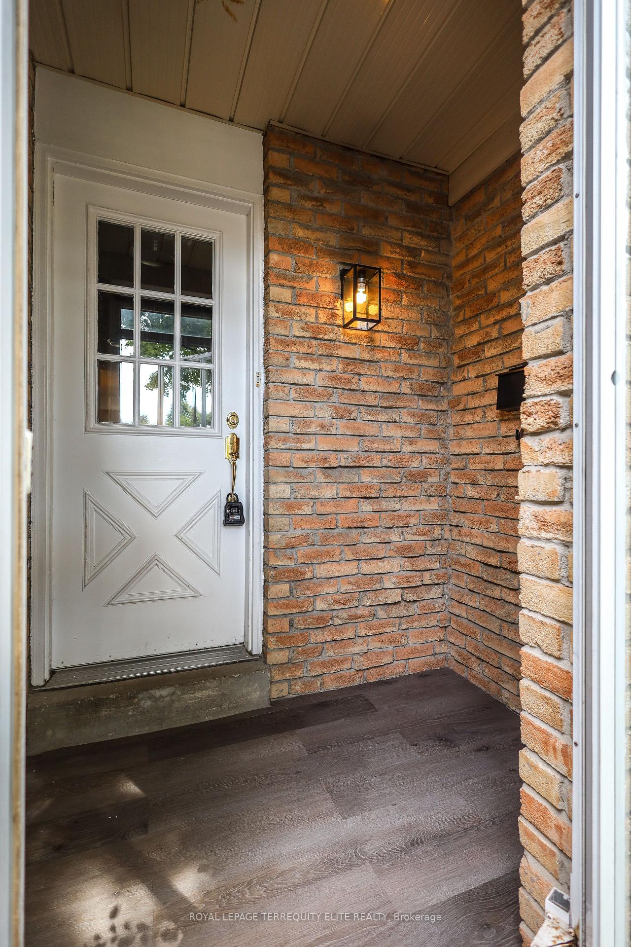 Photo 5 of 33 Tamarack Drive, Markham, Aileen-Willowbrook — HOMEH
