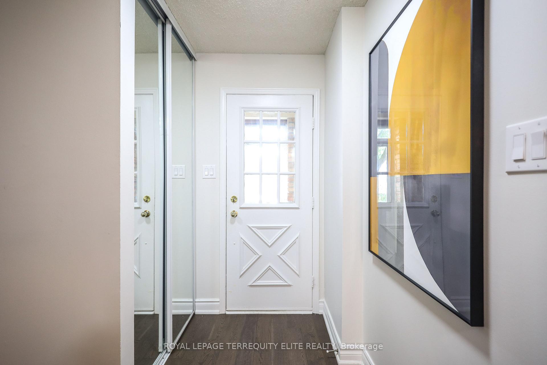 Photo 7 of 33 Tamarack Drive, Markham, Aileen-Willowbrook — HOMEH