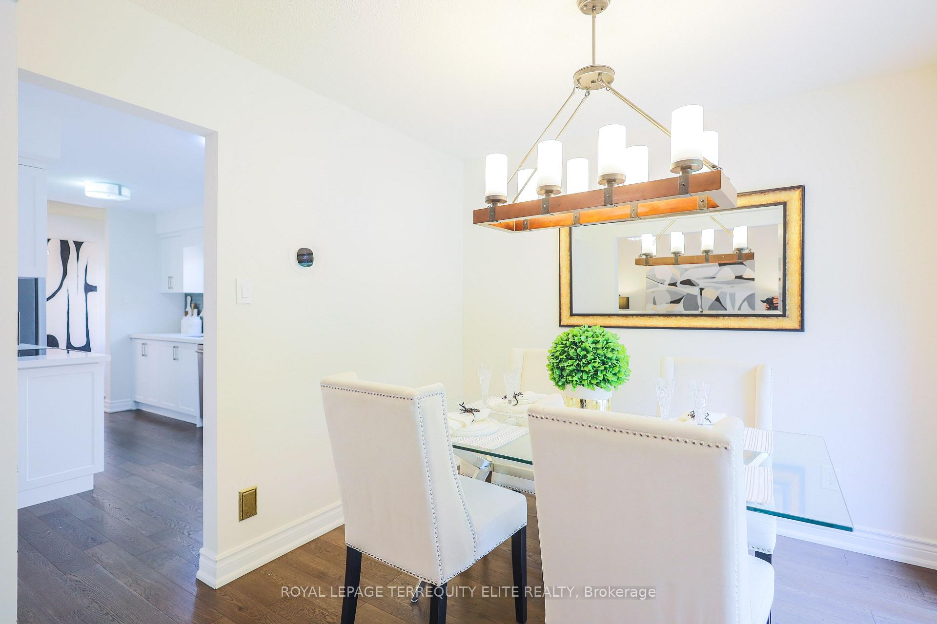 Photo 12 of 33 Tamarack Drive, Markham, Aileen-Willowbrook — HOMEH