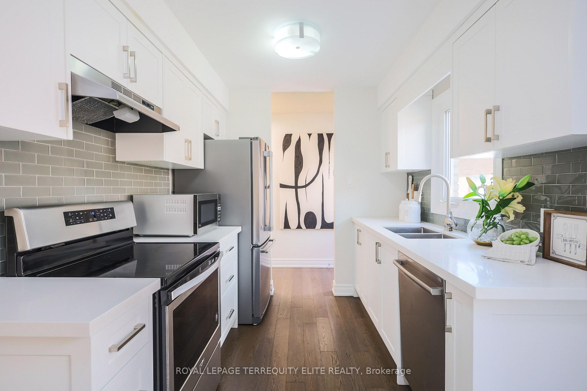 Photo 13 of 33 Tamarack Drive, Markham, Aileen-Willowbrook — HOMEH