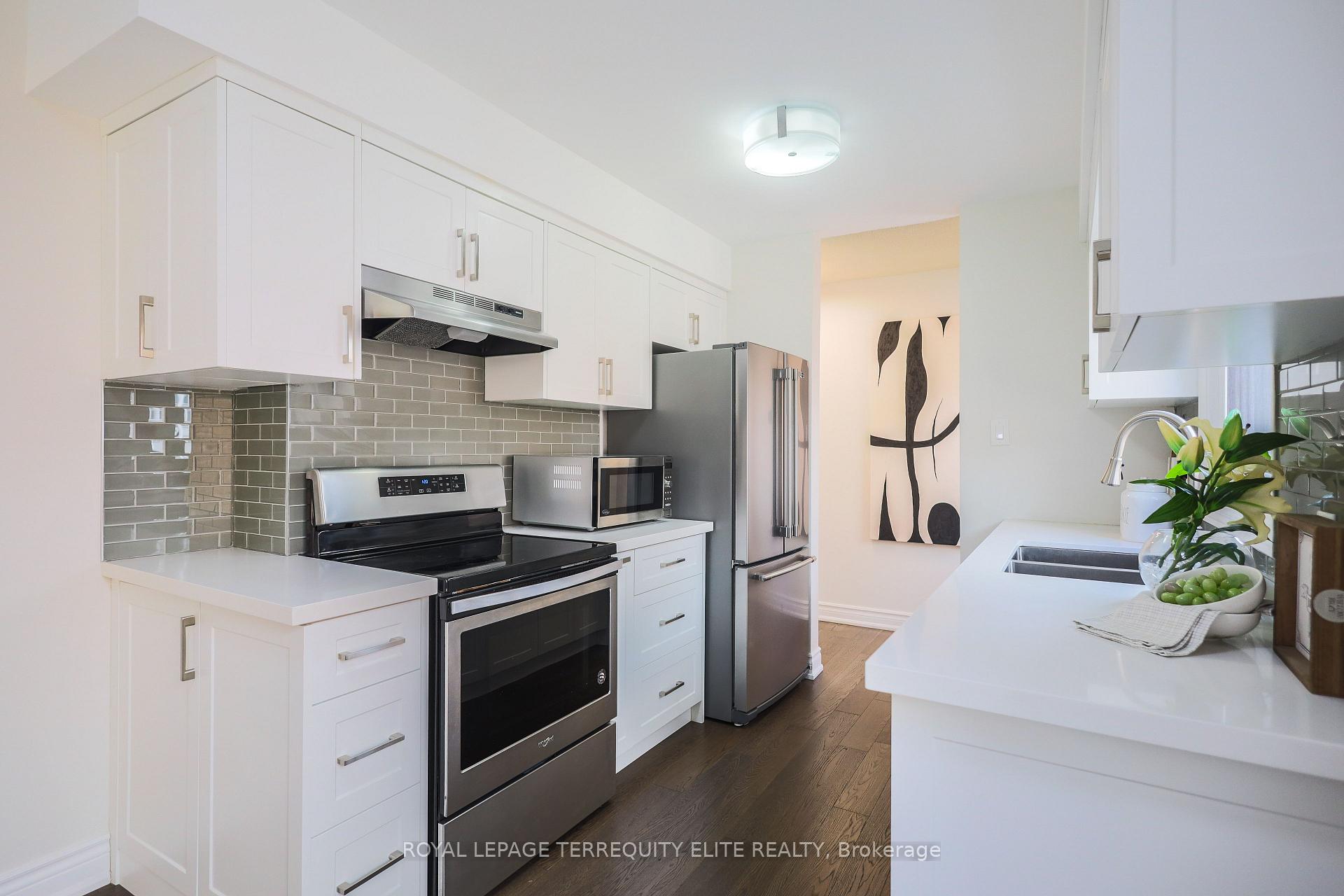 Photo 16 of 33 Tamarack Drive, Markham, Aileen-Willowbrook — HOMEH