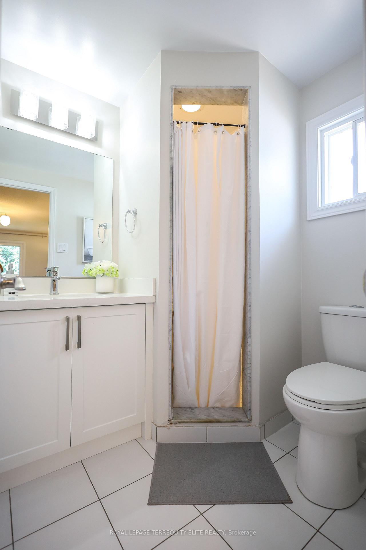 Photo 26 of 33 Tamarack Drive, Markham, Aileen-Willowbrook — HOMEH