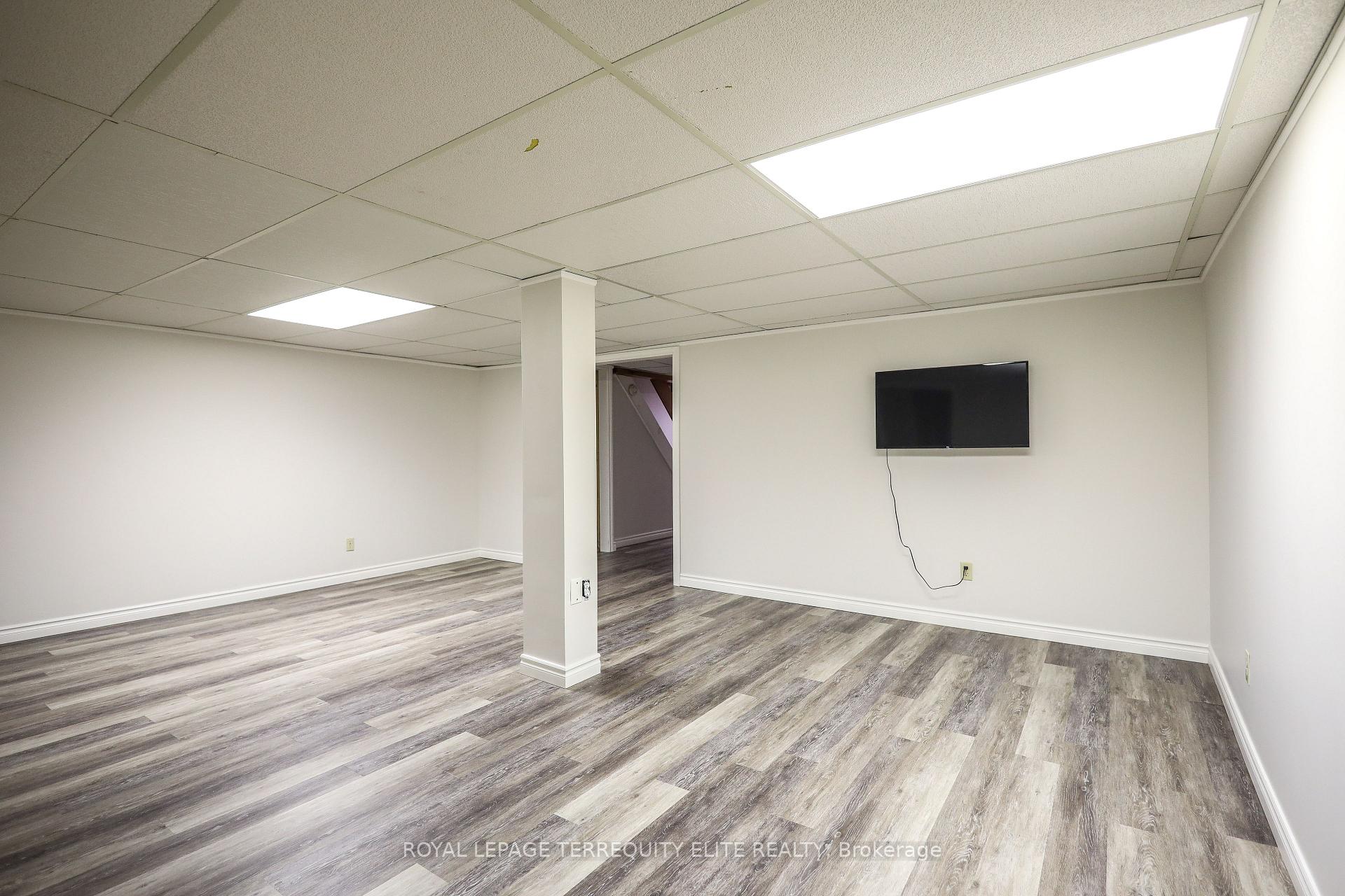 Photo 33 of 33 Tamarack Drive, Markham, Aileen-Willowbrook — HOMEH