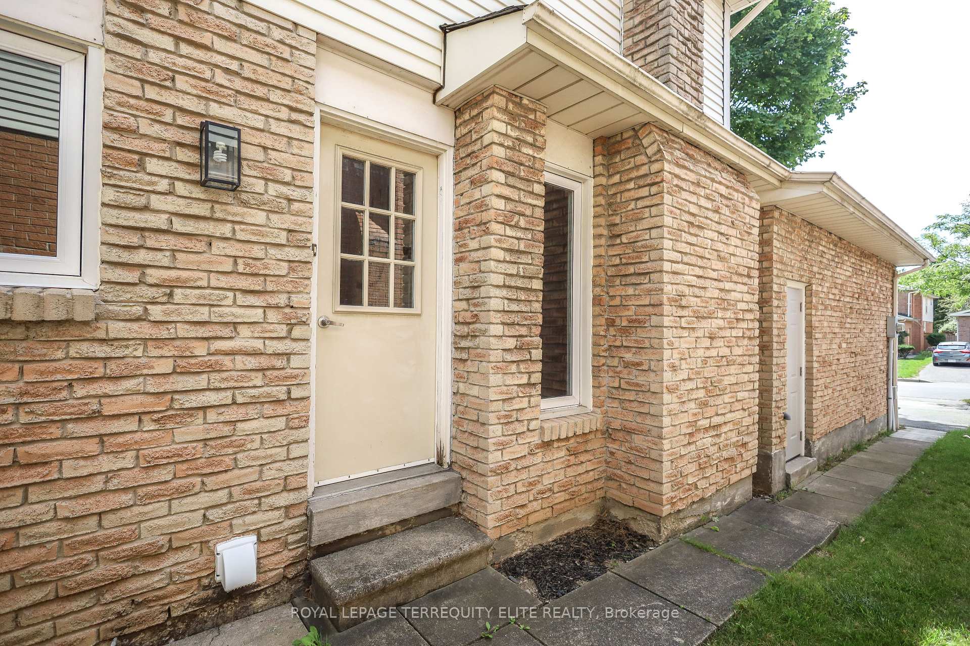 Photo 37 of 33 Tamarack Drive, Markham, Aileen-Willowbrook — HOMEH