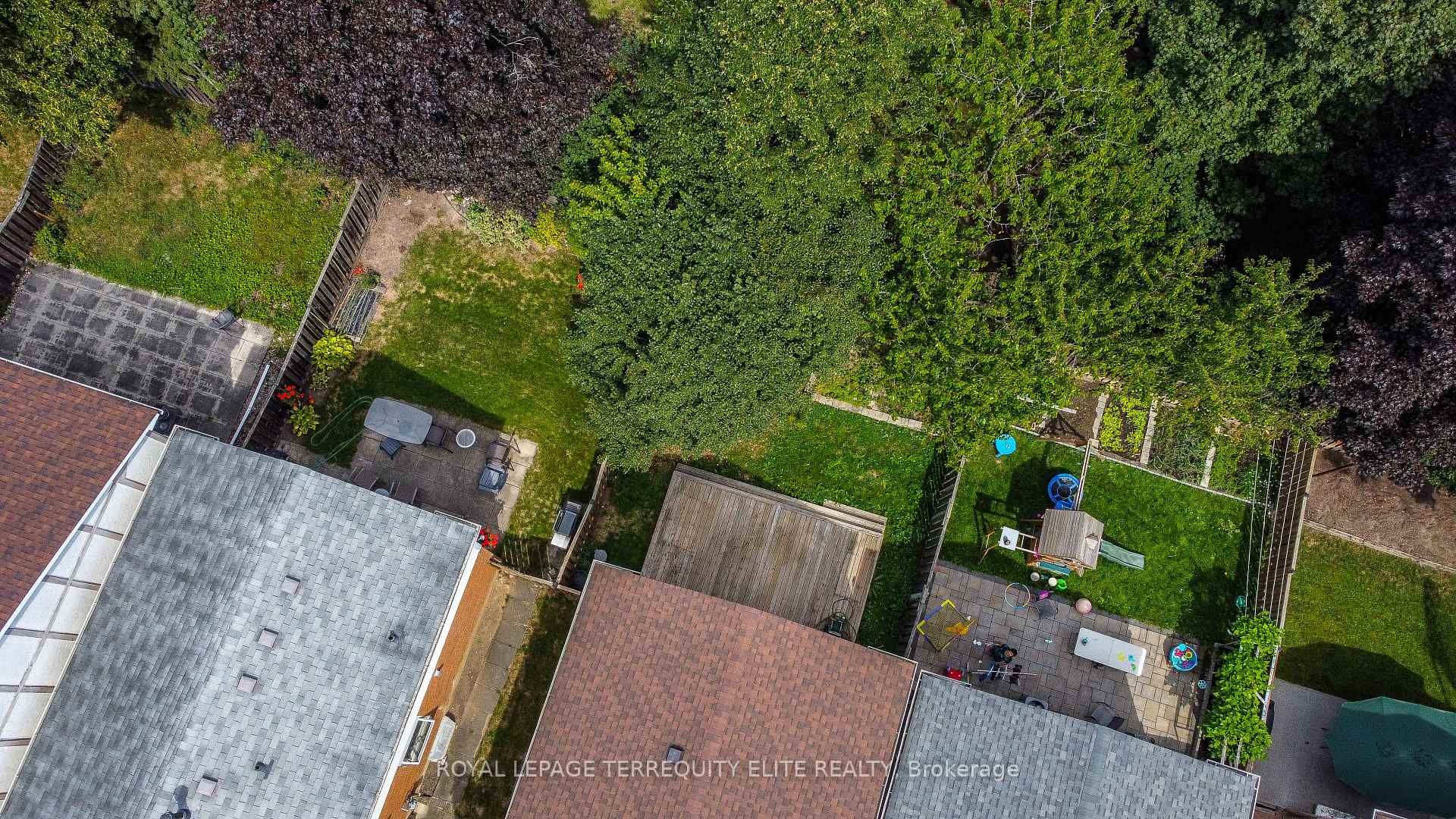 Photo 43 of 33 Tamarack Drive, Markham, Aileen-Willowbrook — HOMEH
