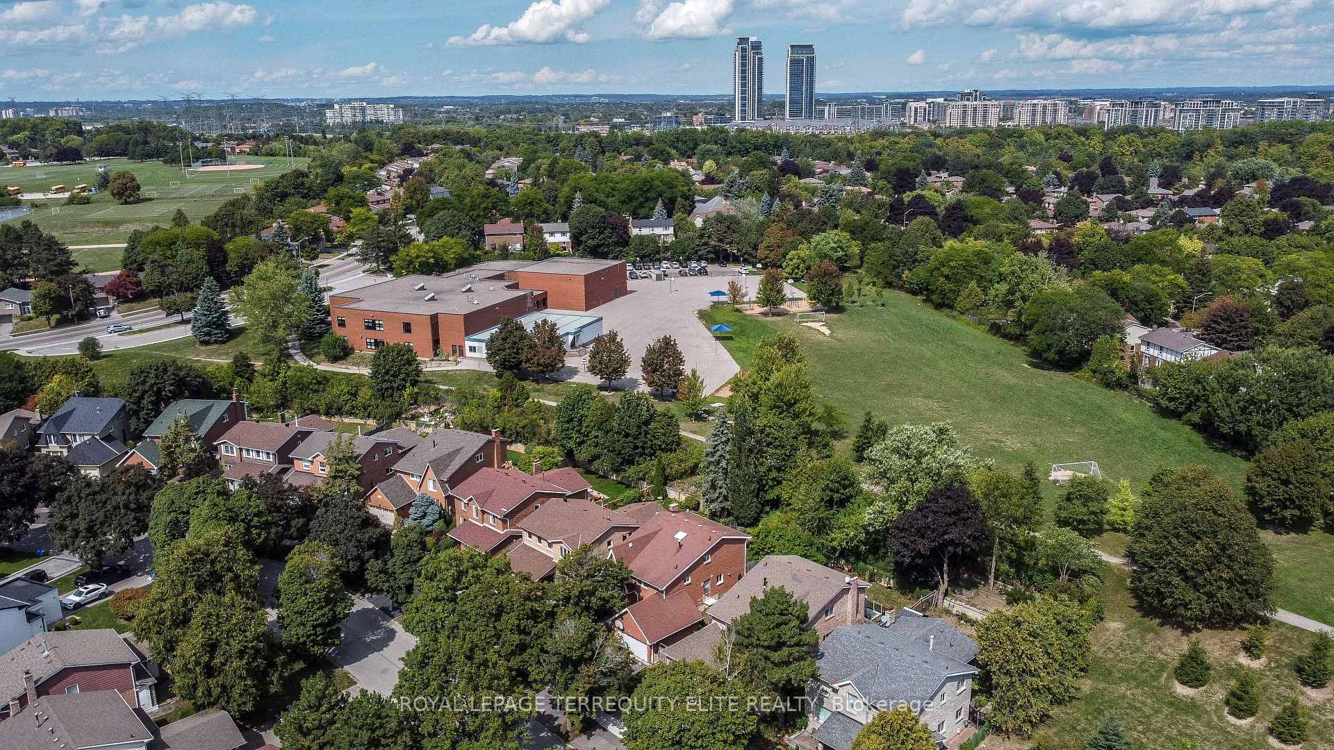Photo 46 of 33 Tamarack Drive, Markham, Aileen-Willowbrook — HOMEH
